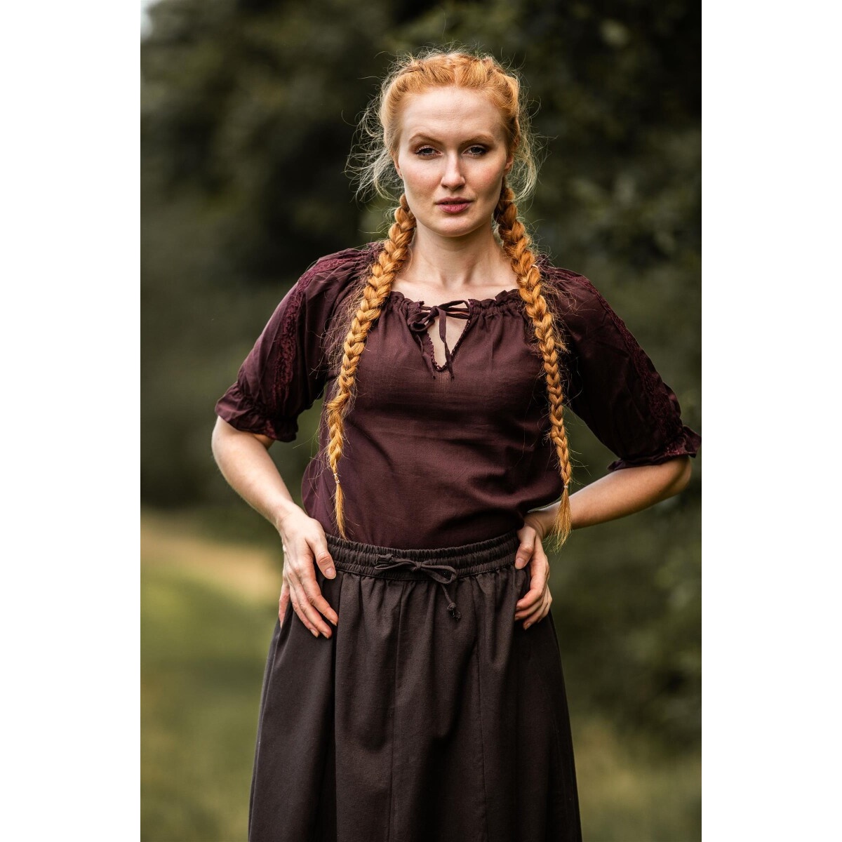 Średniowieczna bluzka z krótkim rękawem Sandra ciemnobrązowa