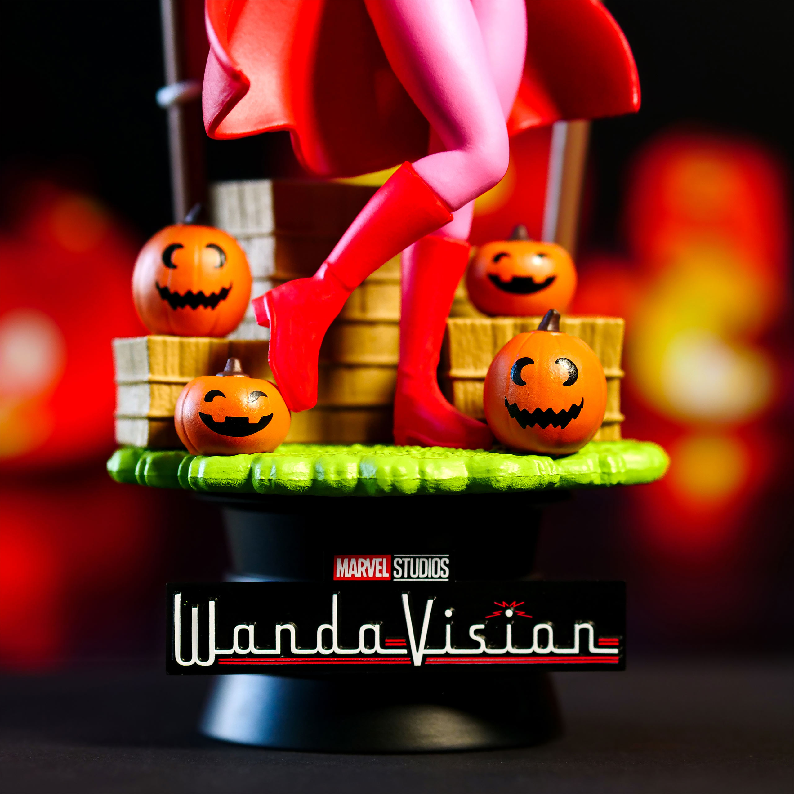 WandaVision - Wanda D-Stage Diorama Figuur