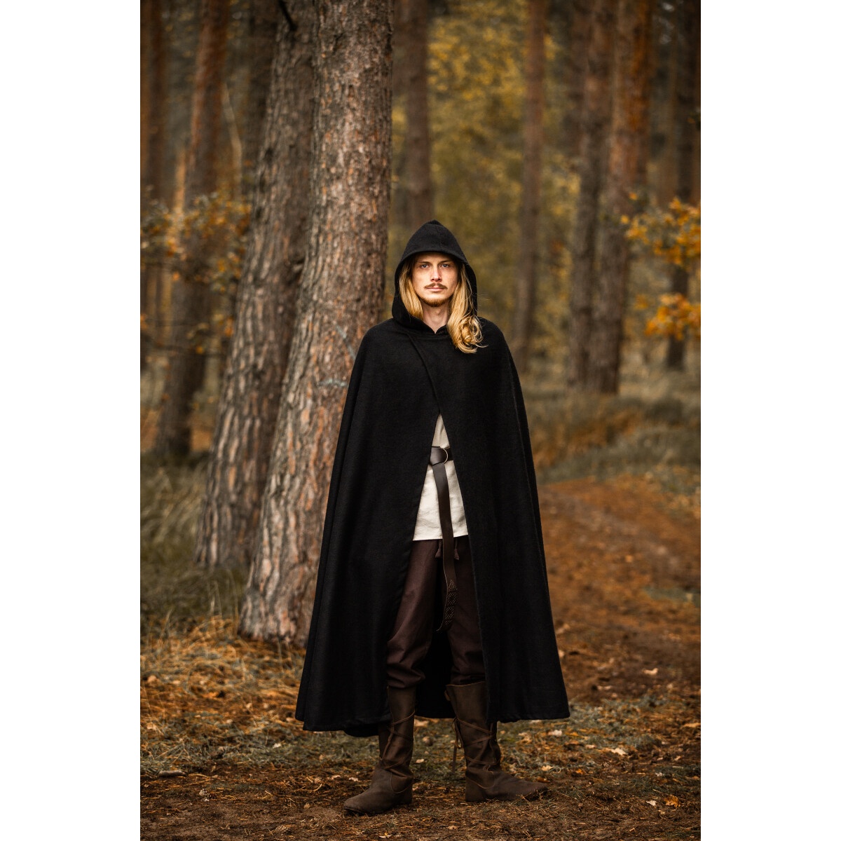 Capa medieval con capucha Thorian lana negra
