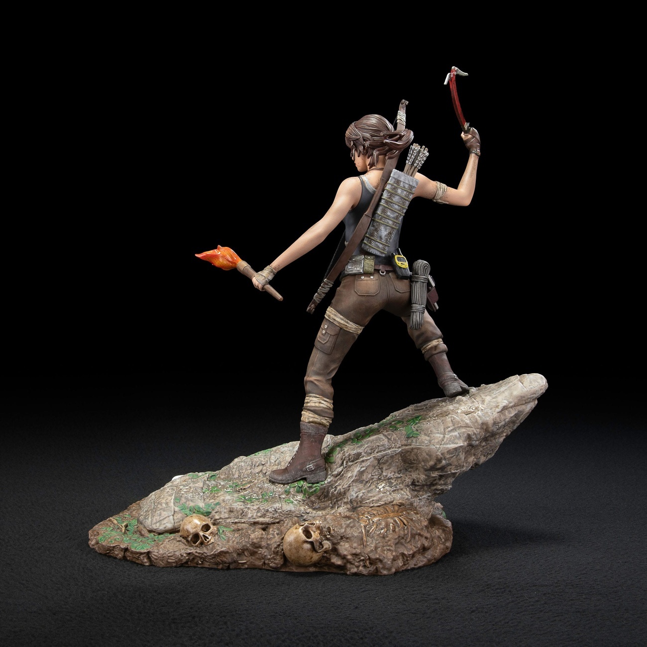 Tomb Raider PVC-standbeeld Lara Croft Survivor Era 33 cm