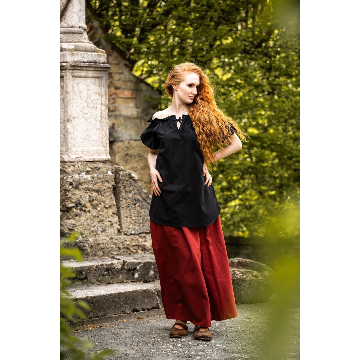Blusa medieval de manga corta Verena negra