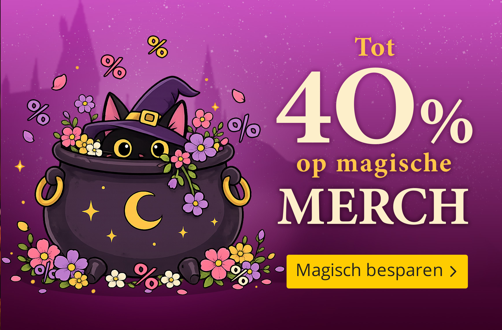 Schattige zwarte kat met heksenhoed zit in een ketel, omringd door bloemen en procenttekens op paarse achtergrond. Tekst: Tot 40 procent korting op magische merch, nu besparen.