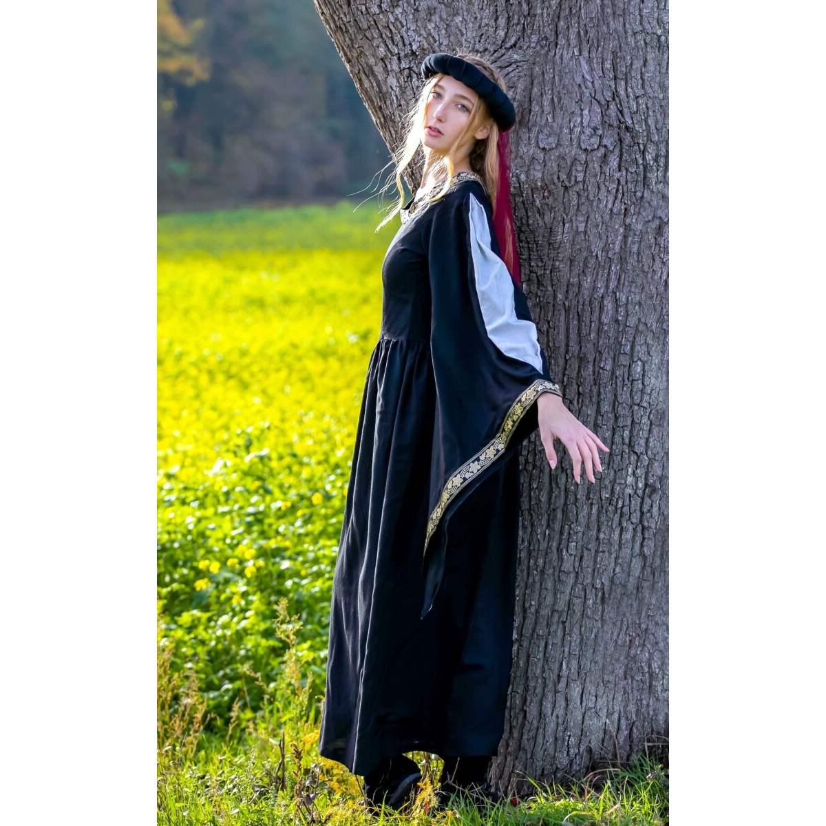 Medieval Dress Ivette black-white