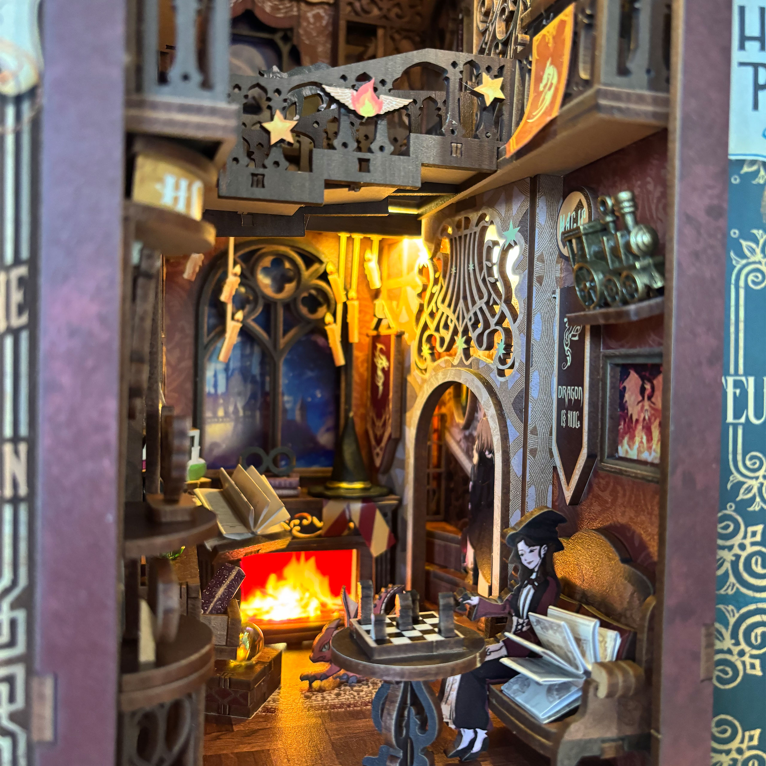 Flame Common Room Book Nook Modell Bausatz Holz für Harry Potter Fans