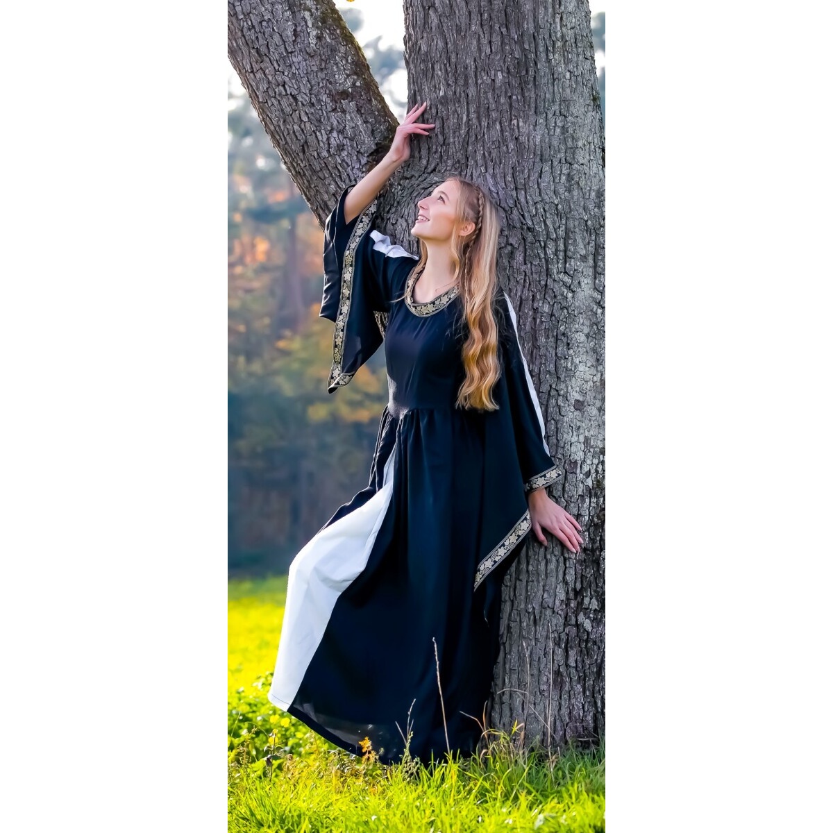 Medieval Dress Ivette black-white