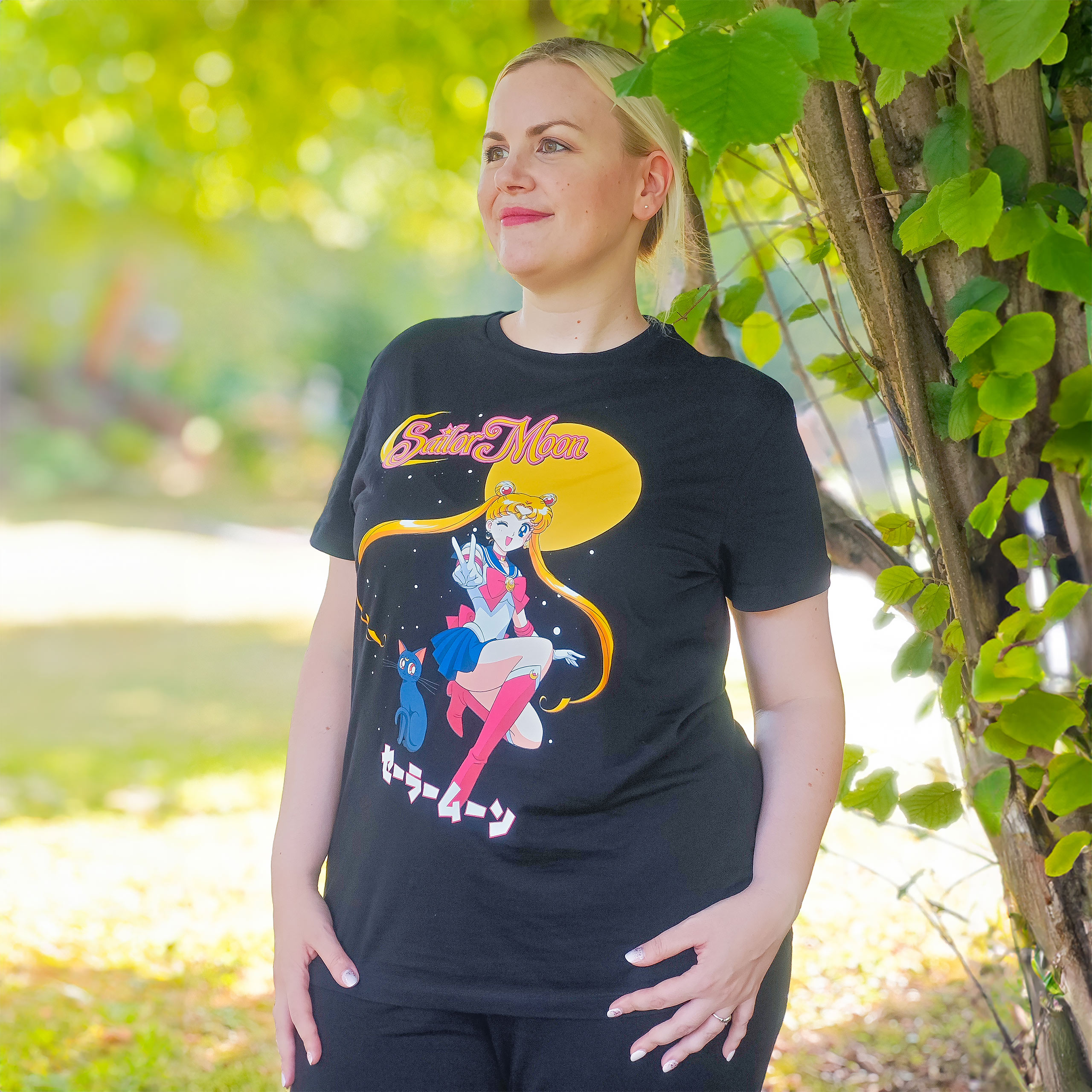 T-shirt noir Sailor Moon avec Luna