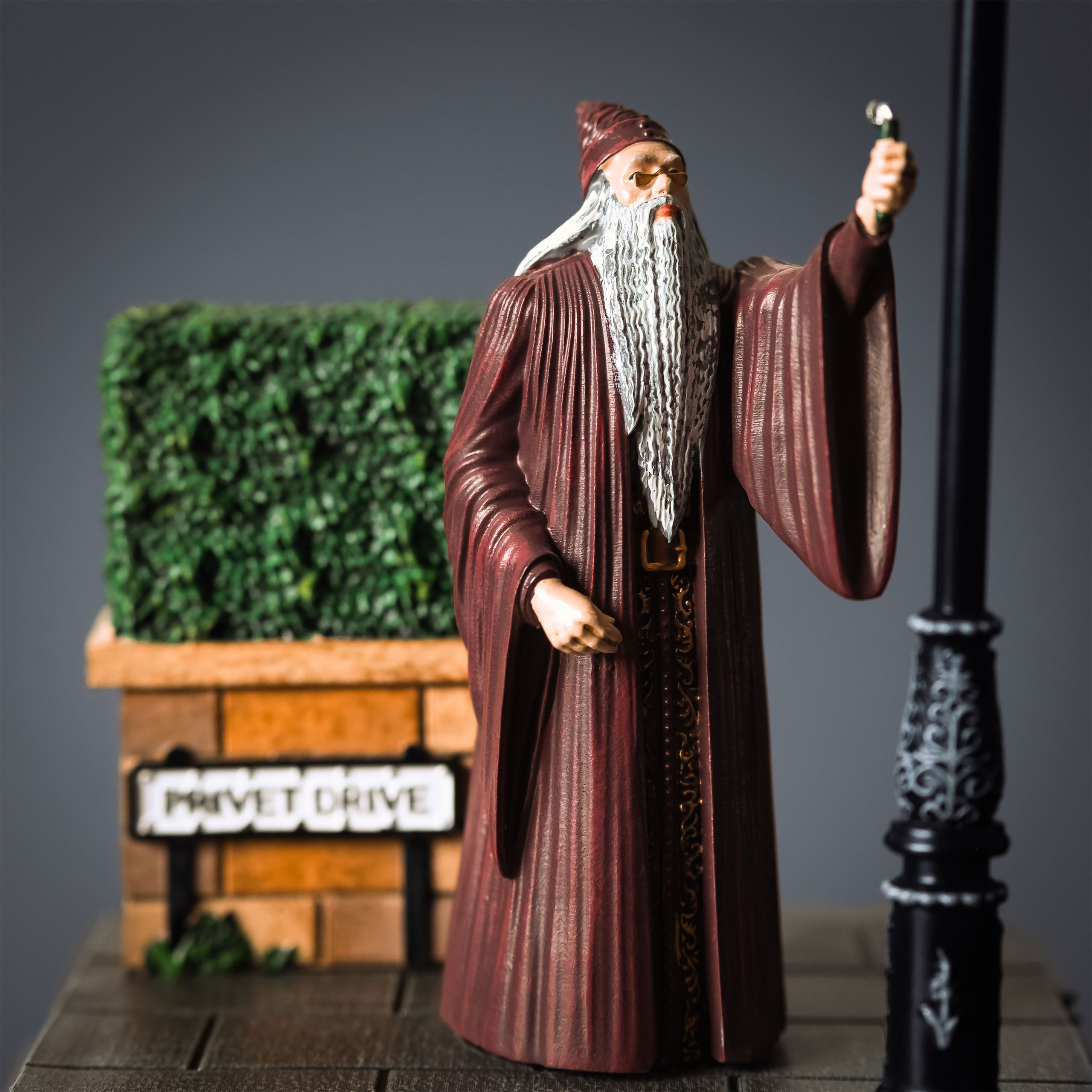 Harry Potter - Figurine Diorama Dumbledore Privet Drive avec Lumière