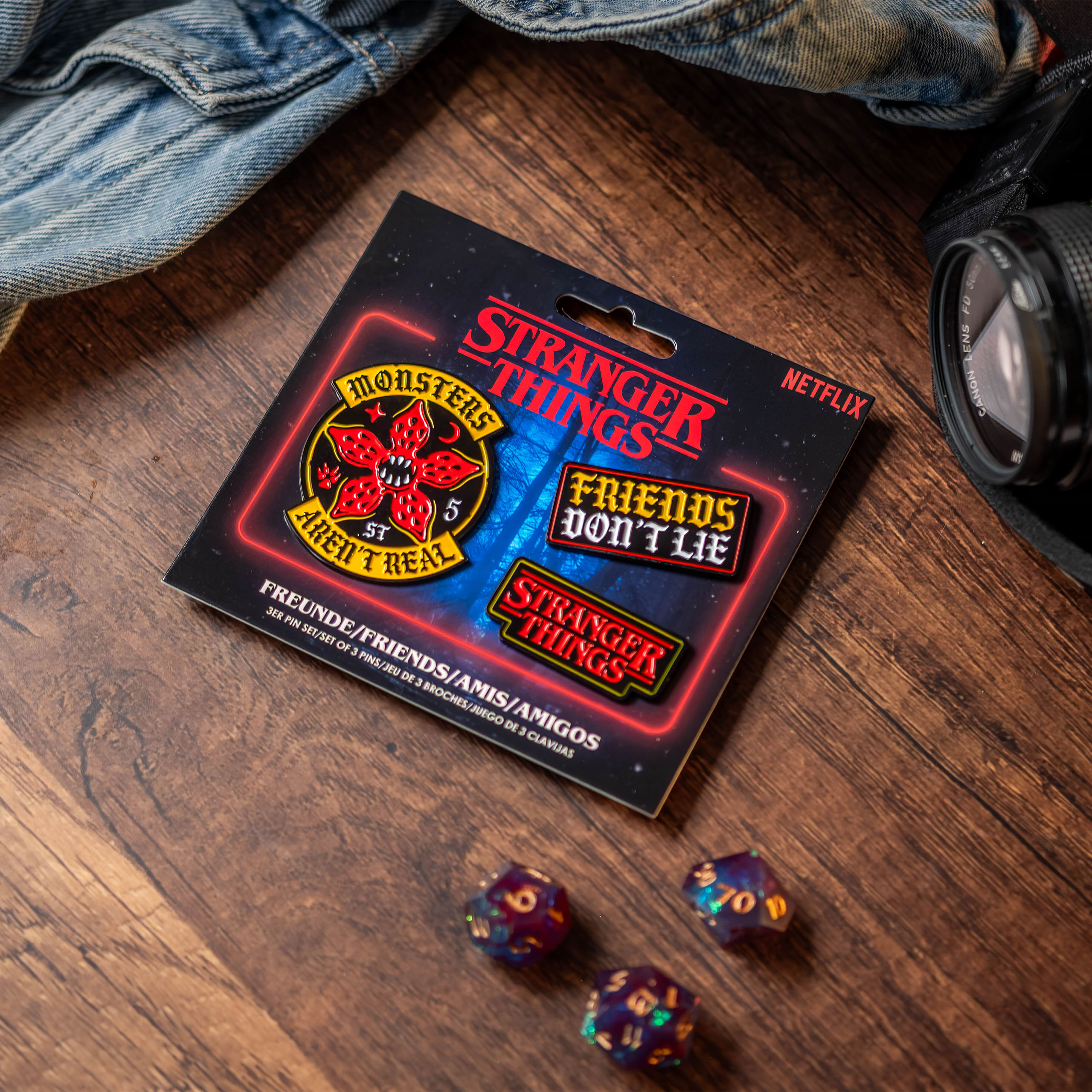 Stranger Things - Friends Pins, lot de 3