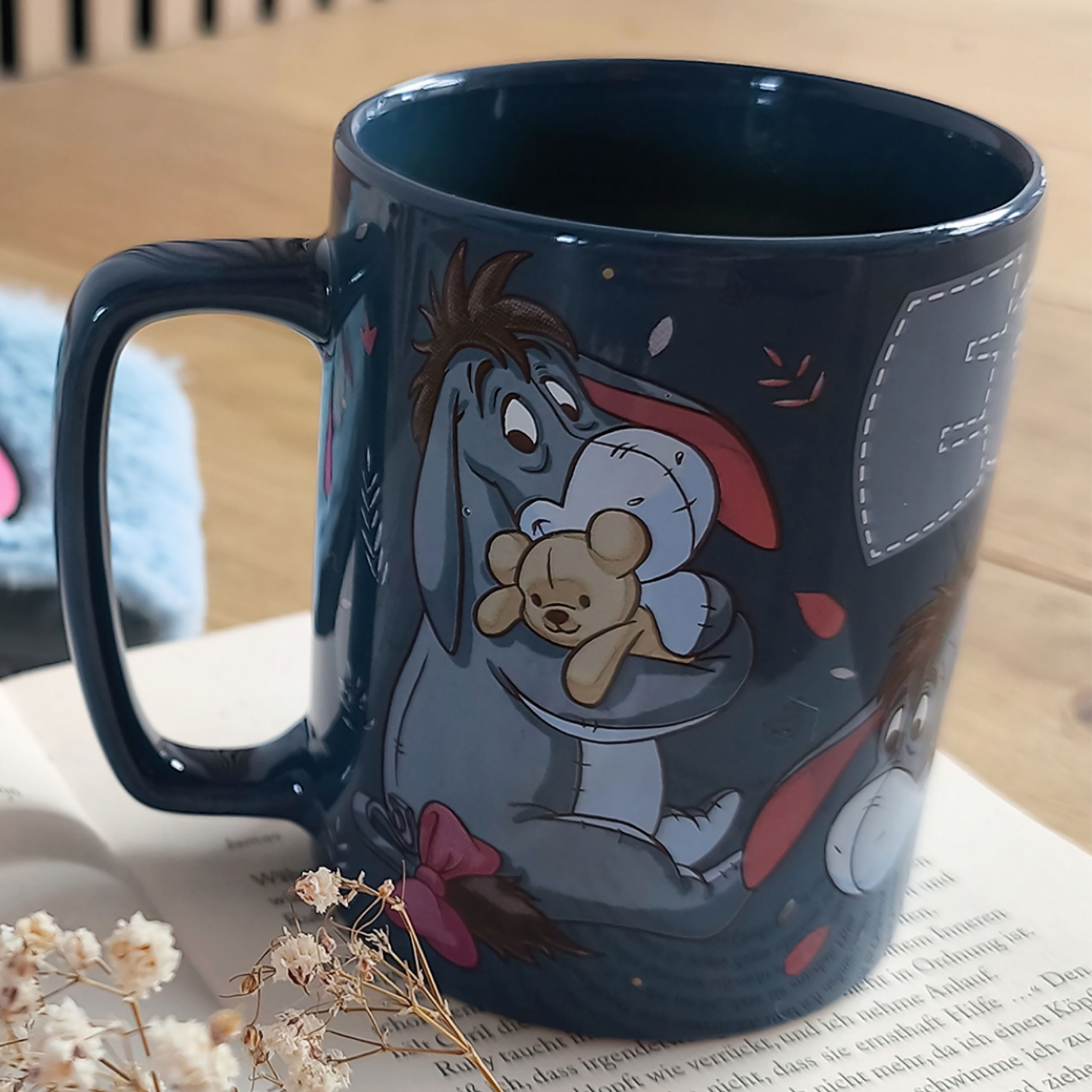 Winnie Puuh - I-Aah Tasse mit Plüschüberzug