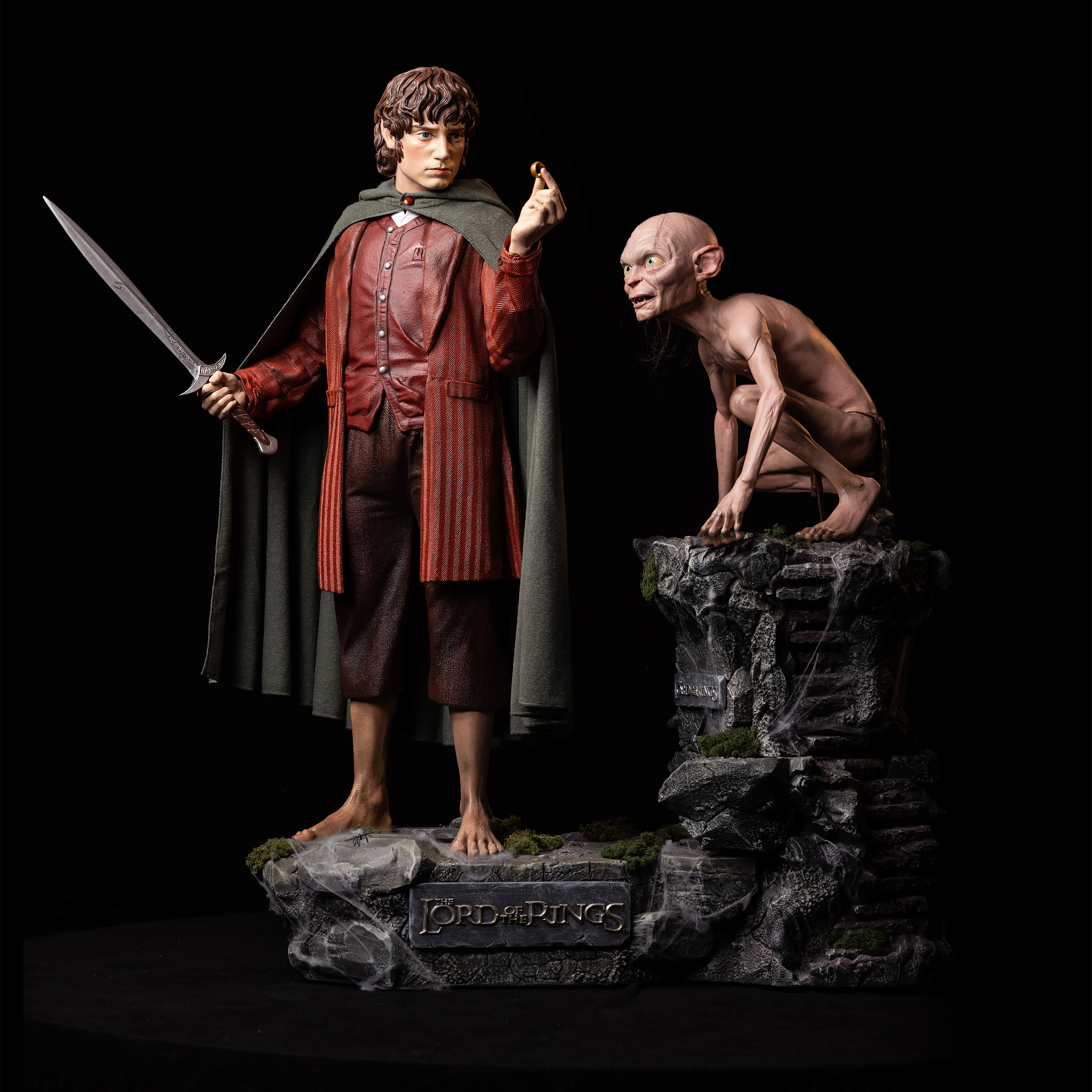 Frodo Life-Size Statue 1:1 - Lord of the Rings