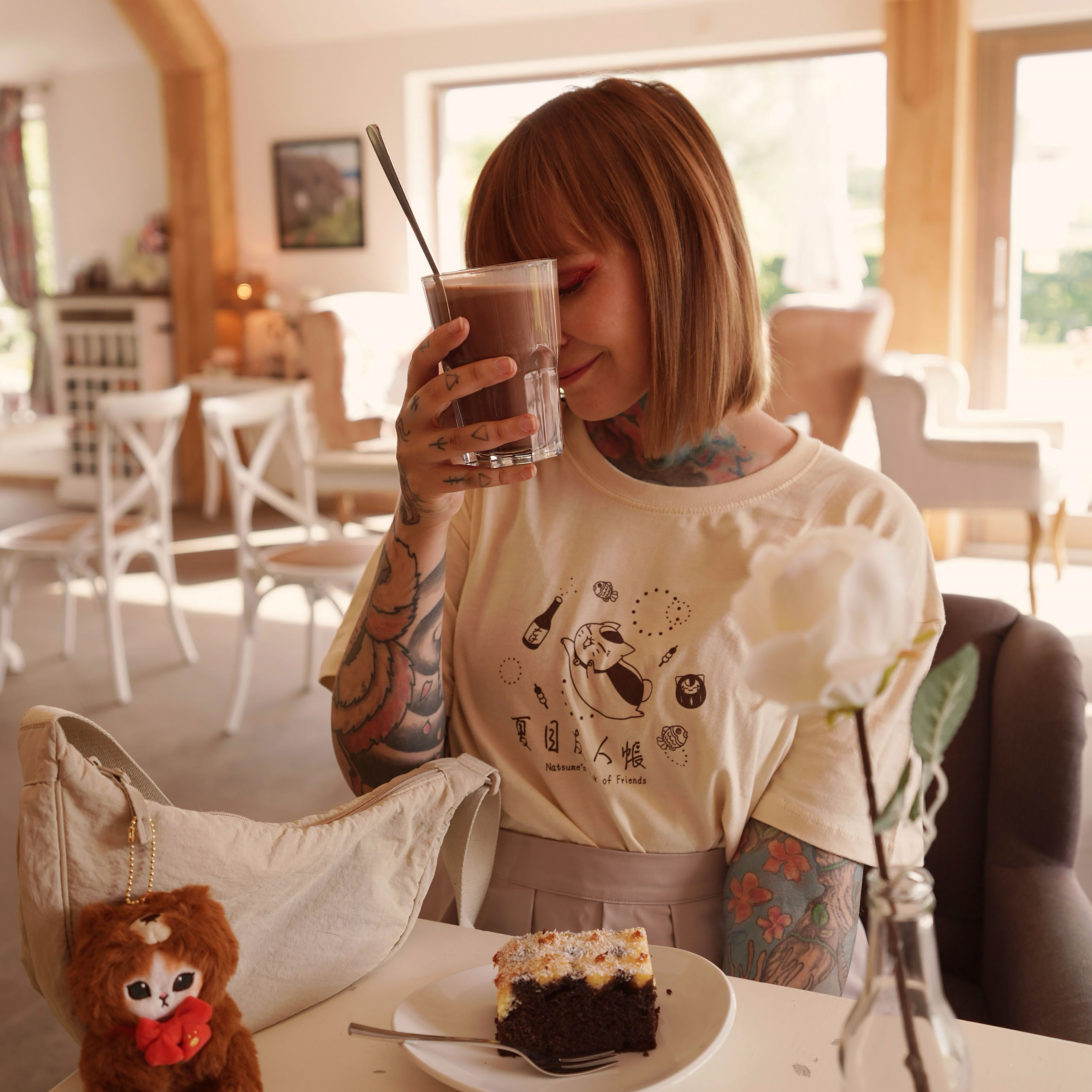 Nyanko Sensei Sake T-Shirt für Natsume's Book of Friends Fans