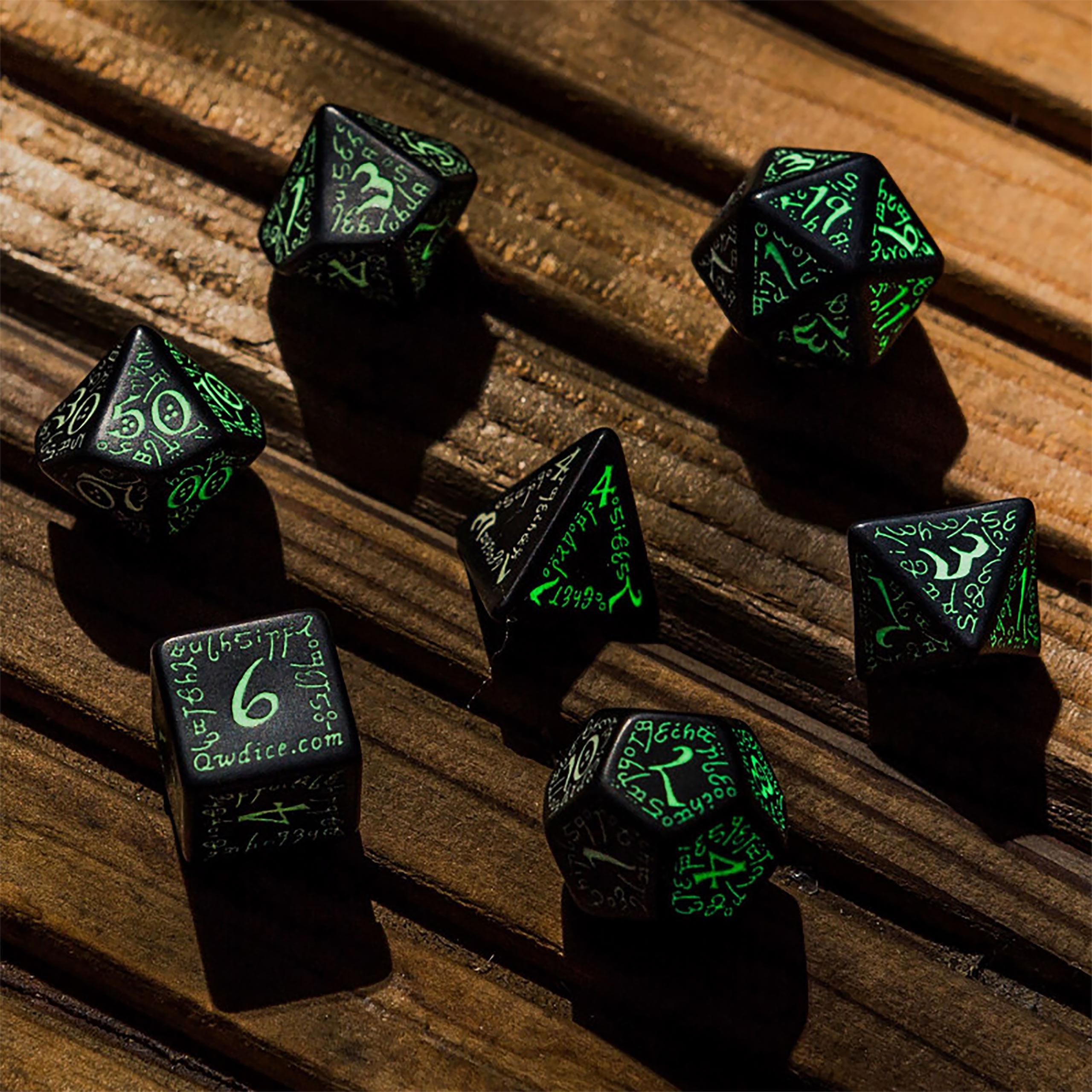 Set de Dados Elfos RPG 7 piezas Edición Glow in The Dark