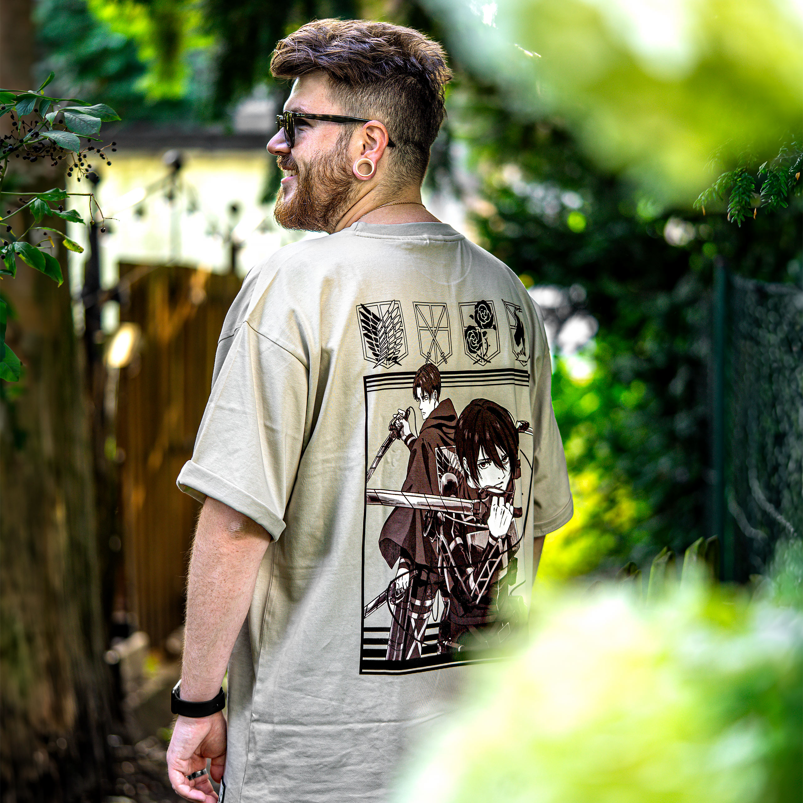 Attack on Titan - T-shirt oversize beige de groupe