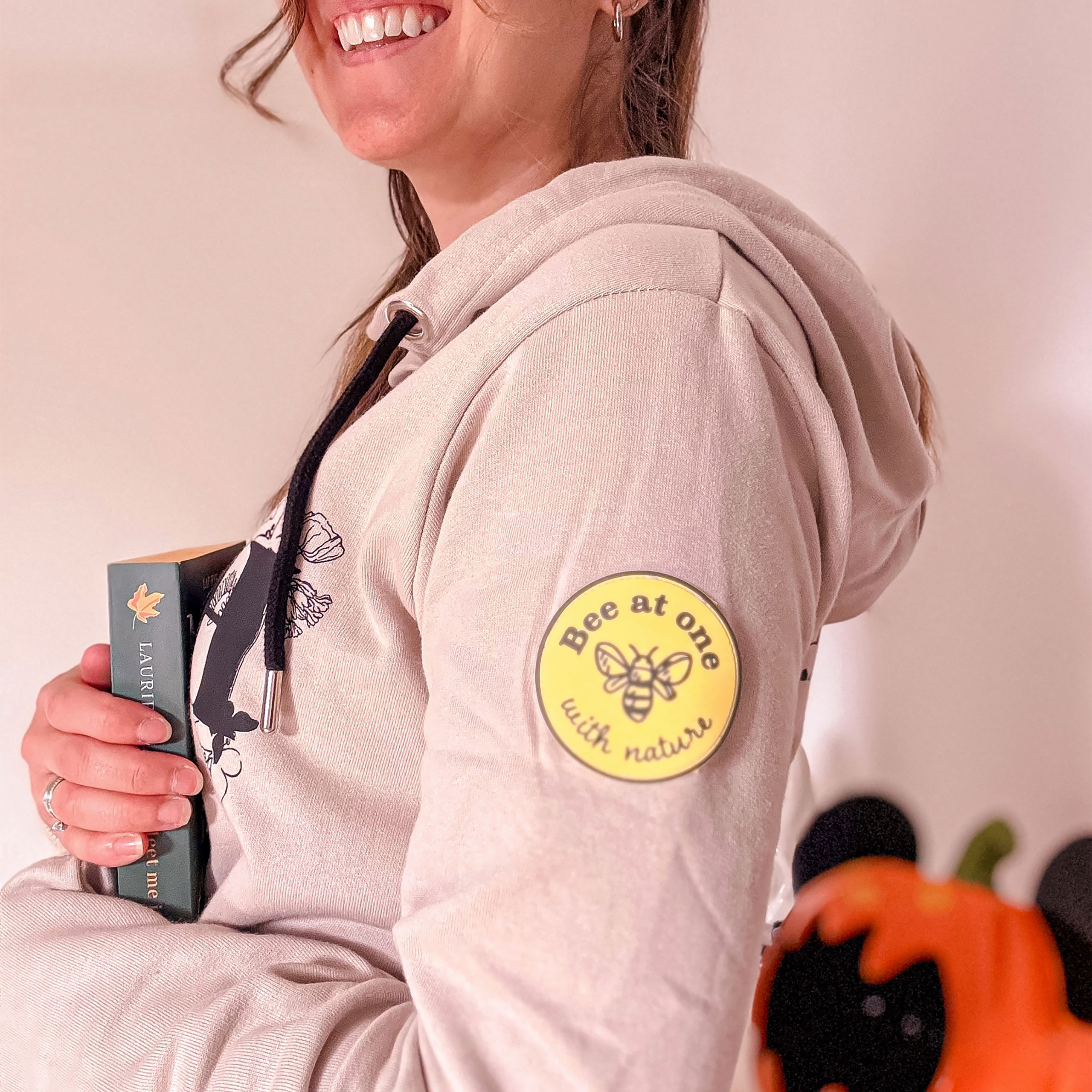 Winnie l’Ourson - Sweat à capuche Pooh Love beige