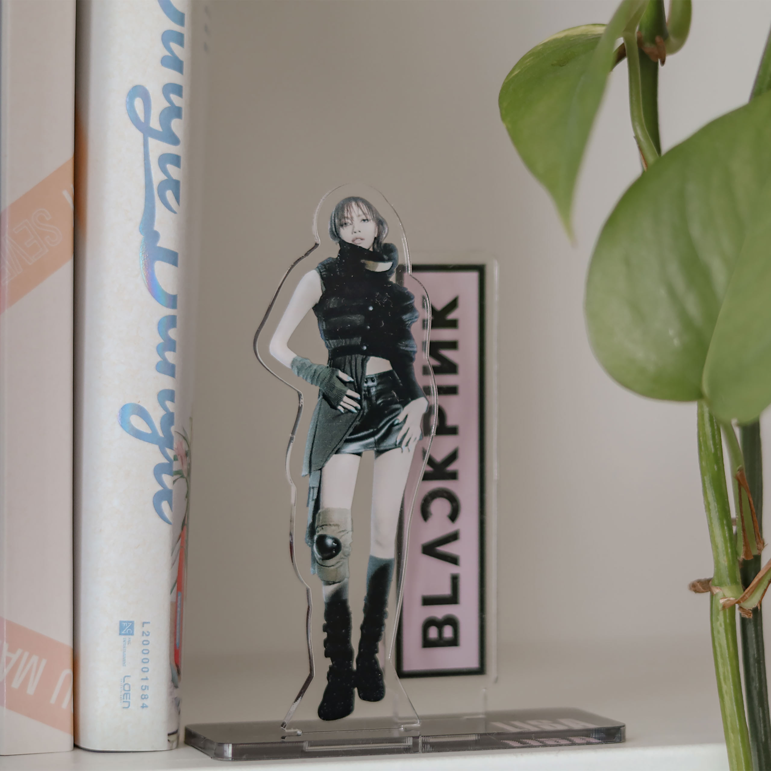 Blackpink - Lisa Acrylic Figure