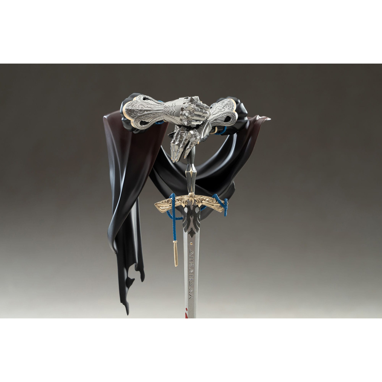 Reverse: 1999 Limepie Series PVC Statue Knight 17 cm
