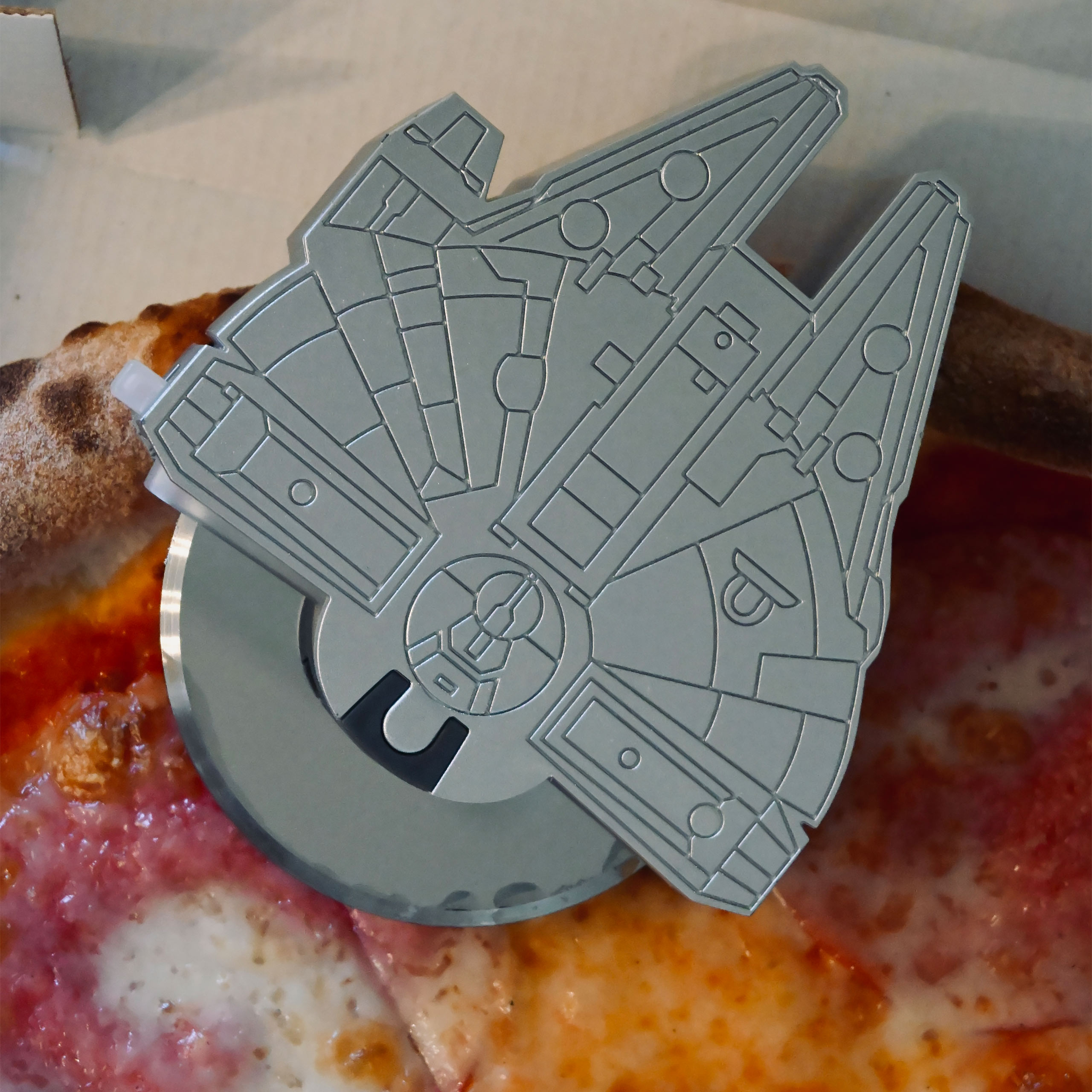 Millennium Falcon Pizza Cutter - Star Wars