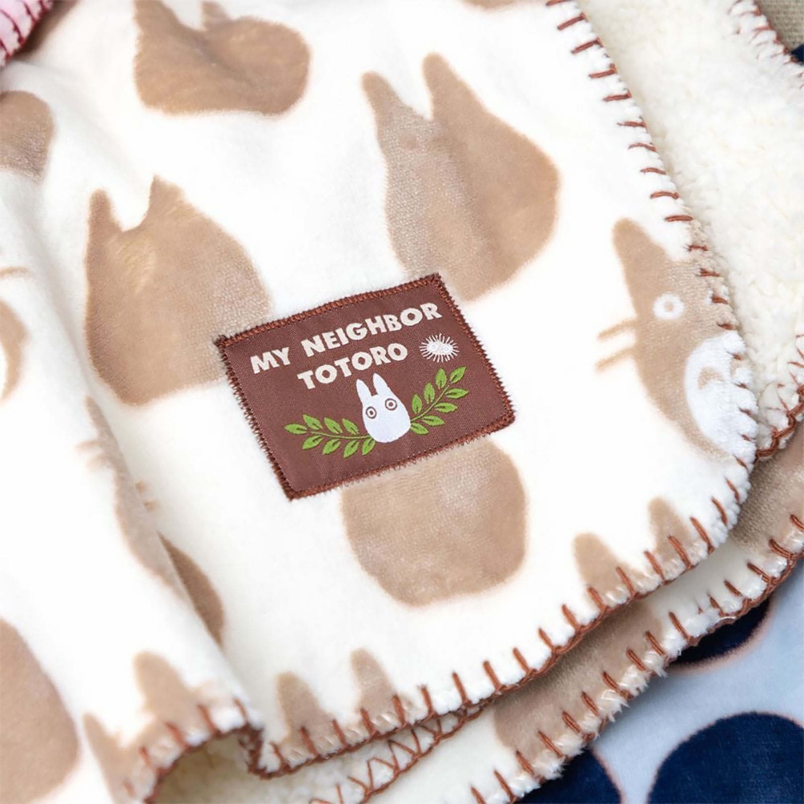 Totoro - Couverture moelleuse silhouette avec doublure en polaire teddy