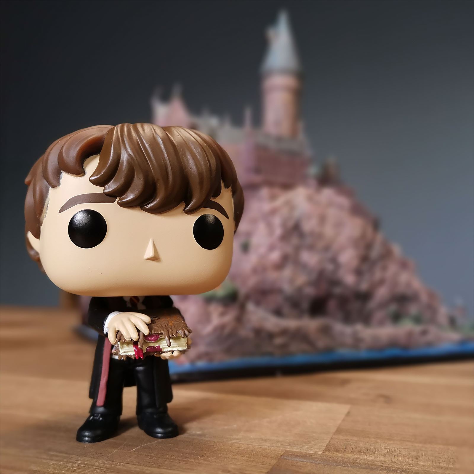 Harry Potter - Neville avec le livre des monstres Figurine Funko Pop