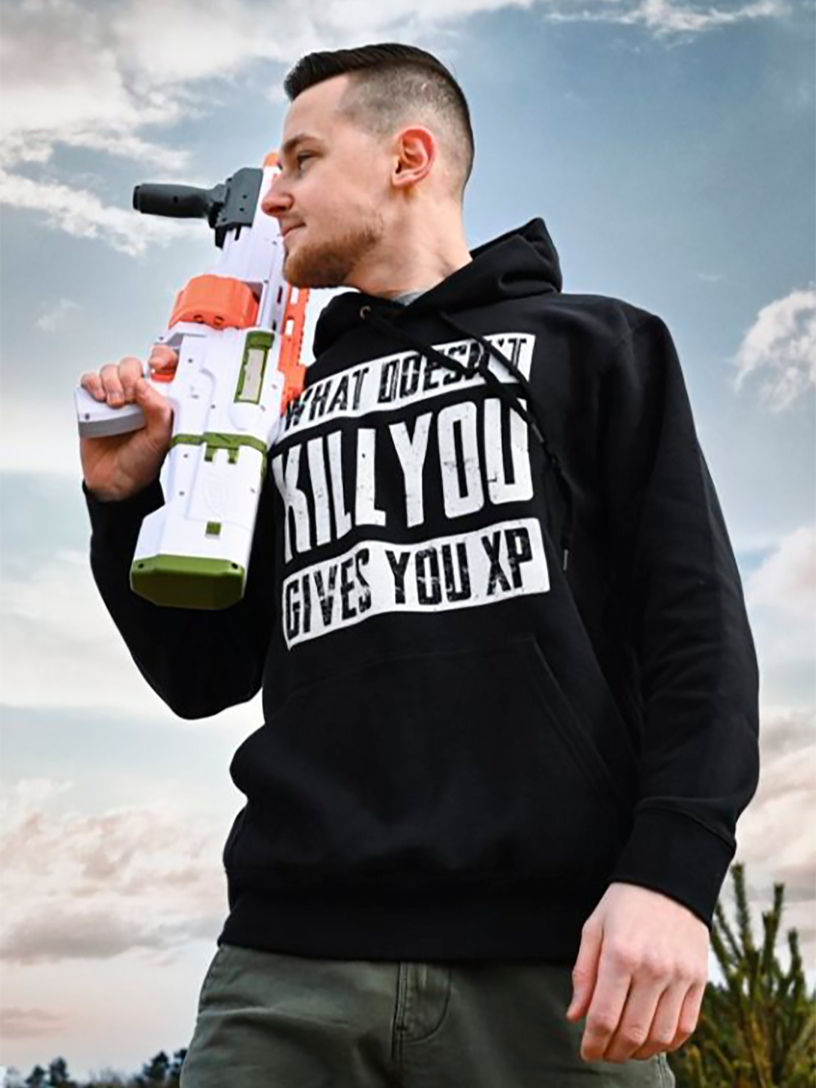 What Doesn't Kill You Gives You XP Hoodie Zwart