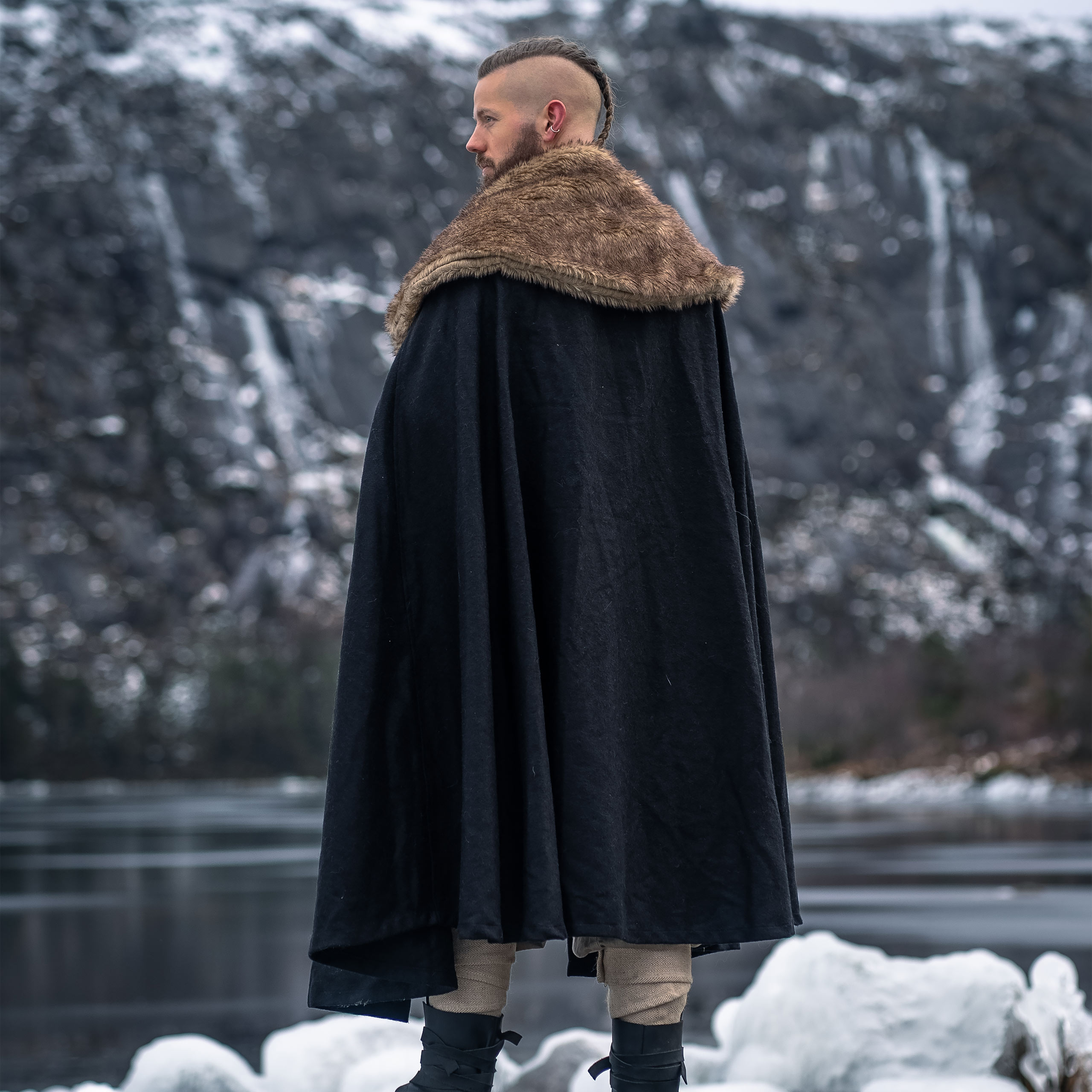 Middeleeuwse mantel met kunstbont zwart