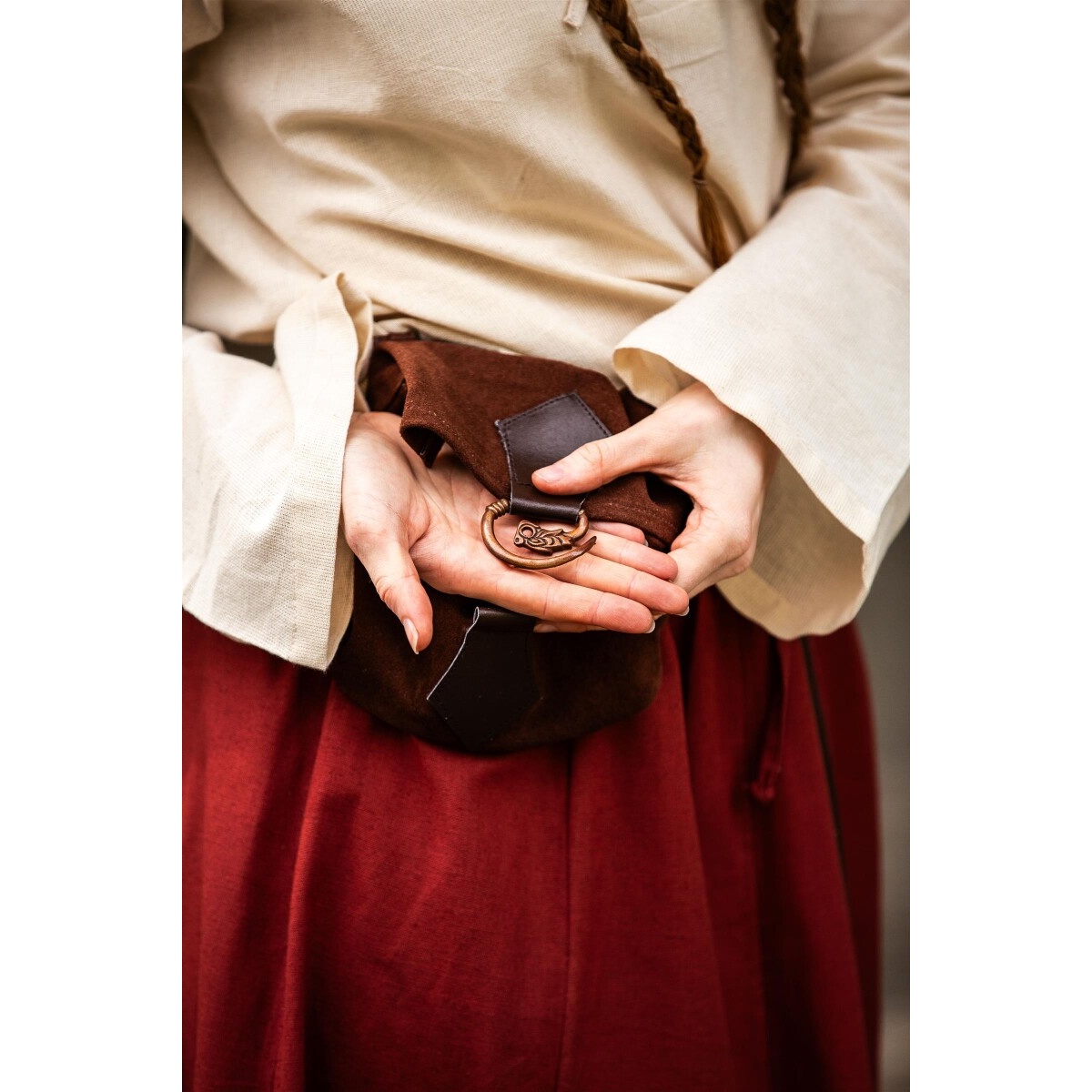 Medeltida läderbältesväska Will med drakspänne