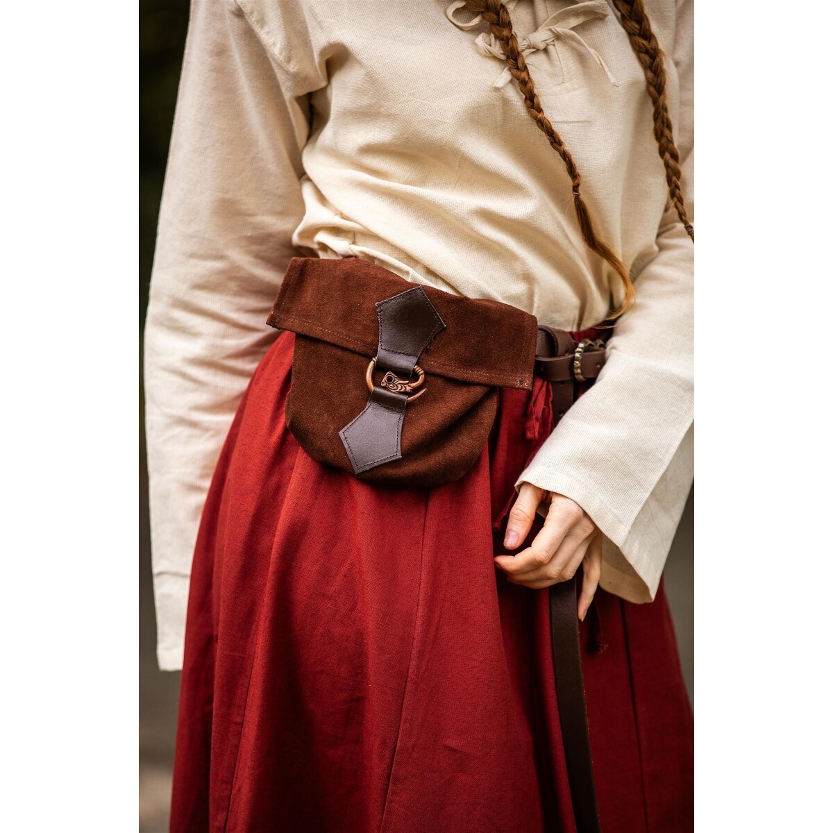 Medeltida läderbältesväska Will med drakspänne