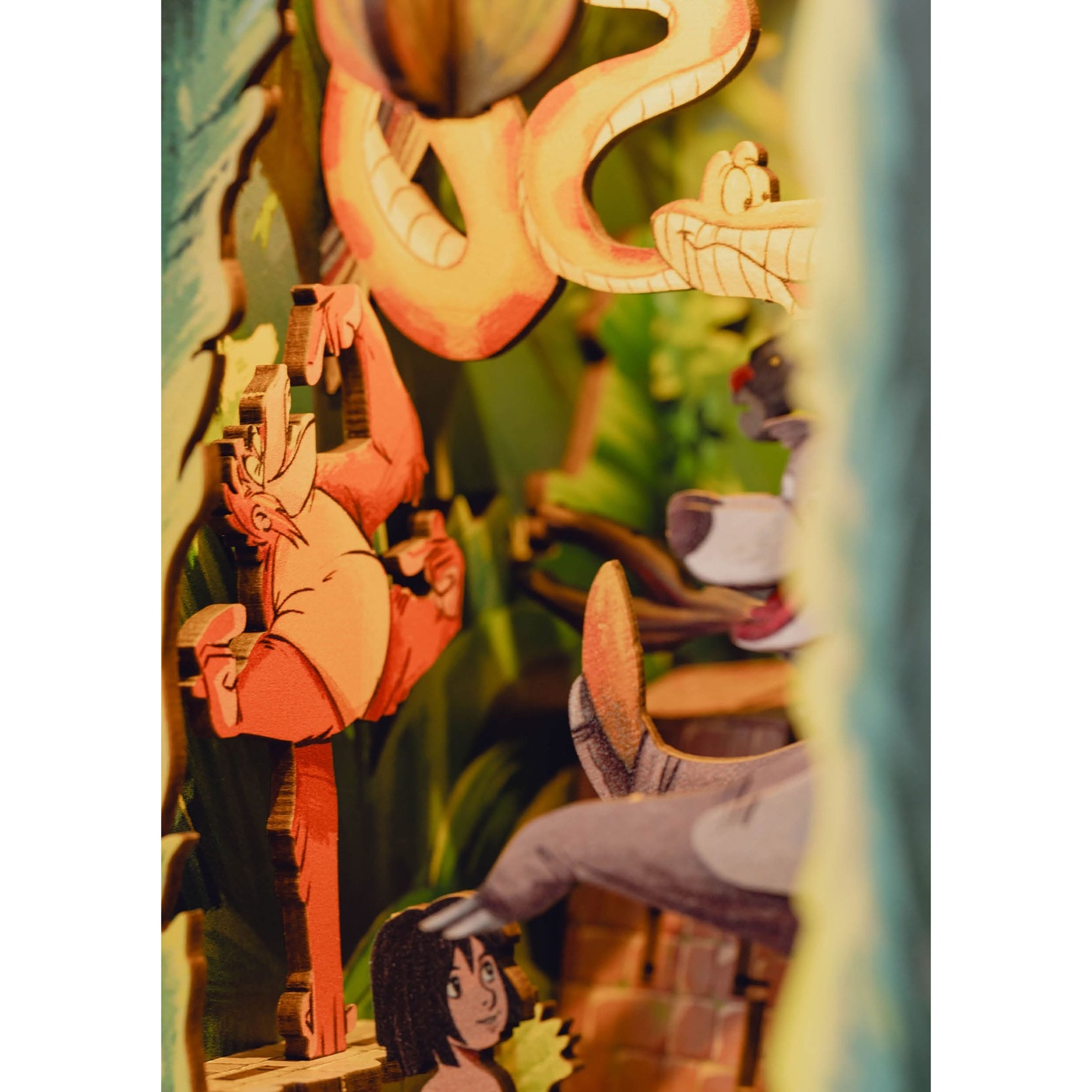 Disney Tiny Adventures Book Nook Mini diorama El libro de la selva 23 cm