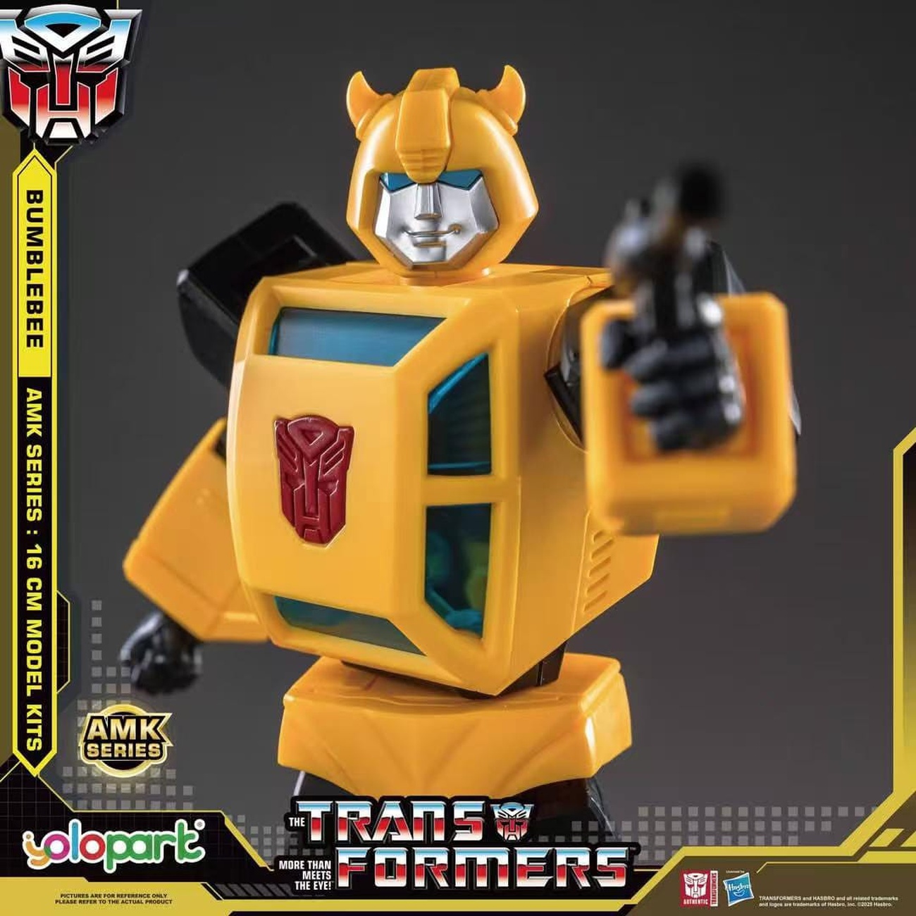 Transformers Generation One AMK Series Model Kit in plastica Bumblebee 16 cm