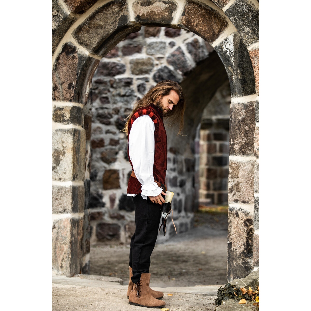 Moyen Âge Pourpoint noble en velours Pierre rouge