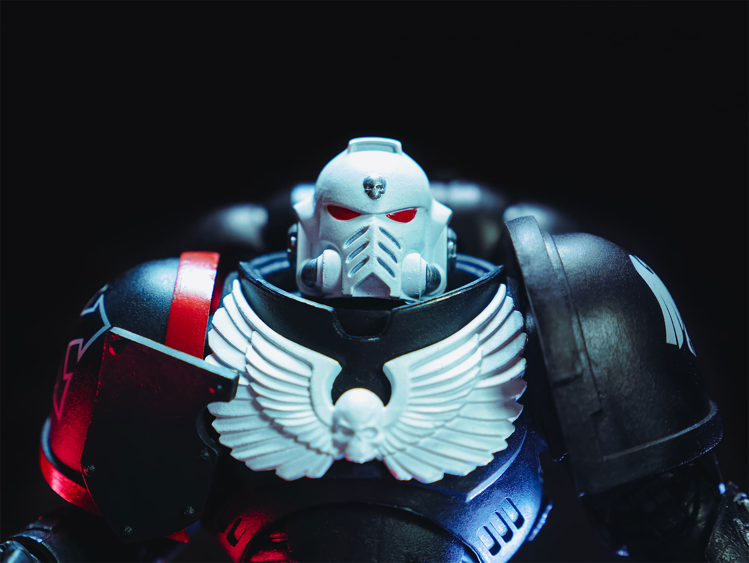 Warhammer 40k - Figurine d'action du sergent vétéran de la Garde de Corbeau 18,5 cm