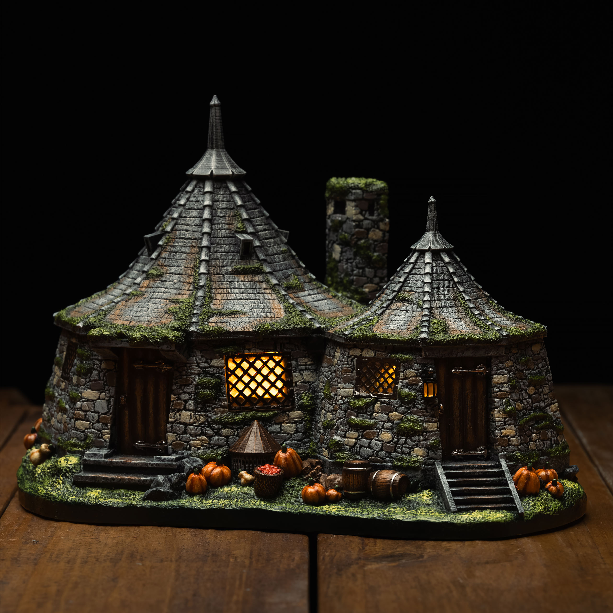 Harry Potter - Hagrids Hütte Miniatur Replik mit LED Leuchtfunktion