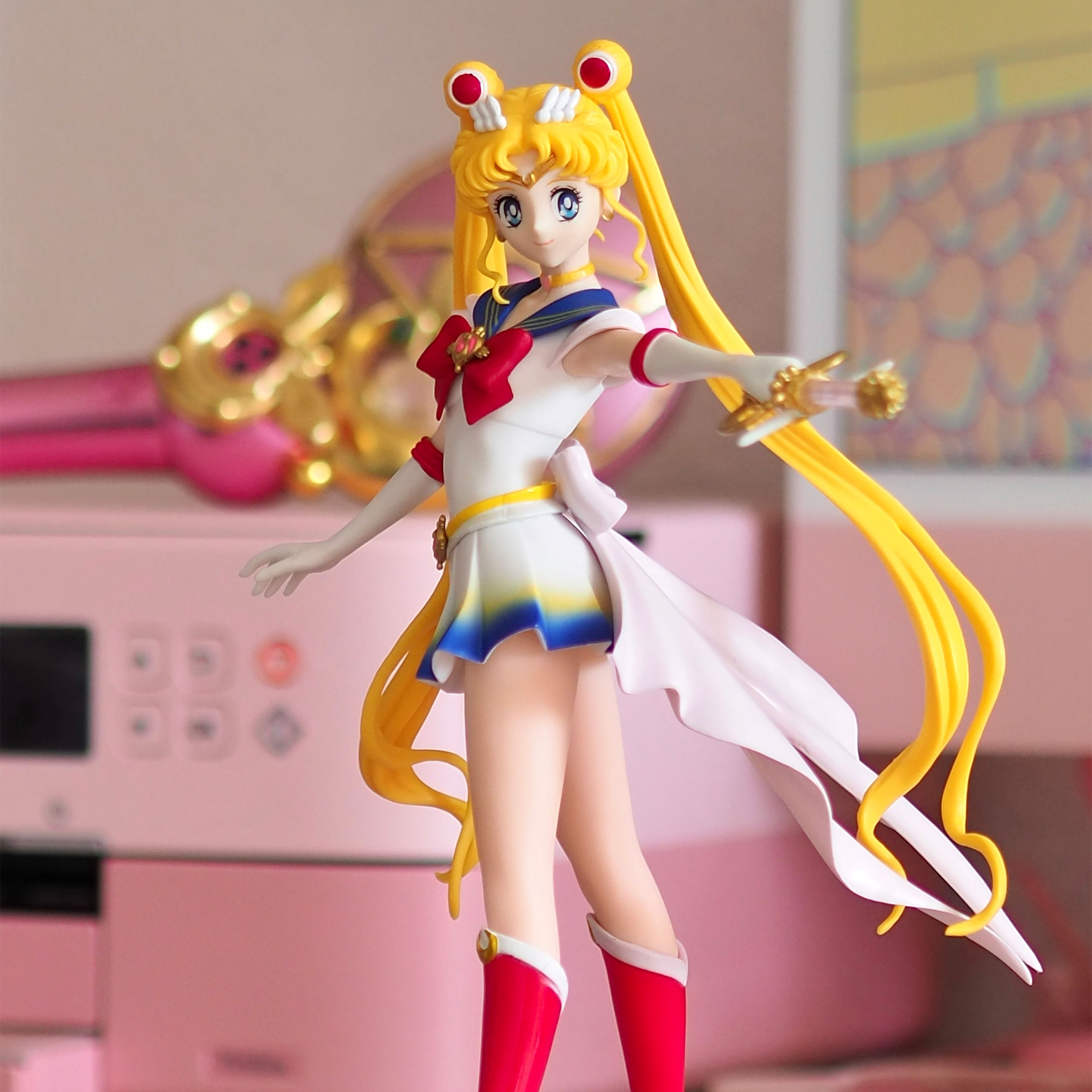 Sailor Moon Eternal - Figurine Super Sailor Moon avec Bâton de Kaleidoscope