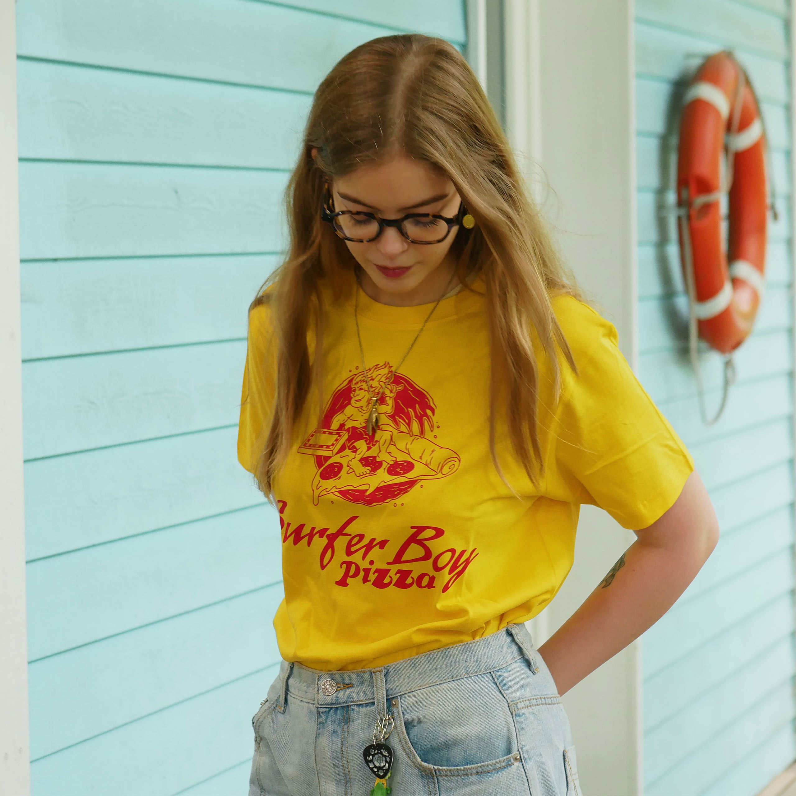 Stranger Things - T-shirt Surfer Boy Pizza jaune