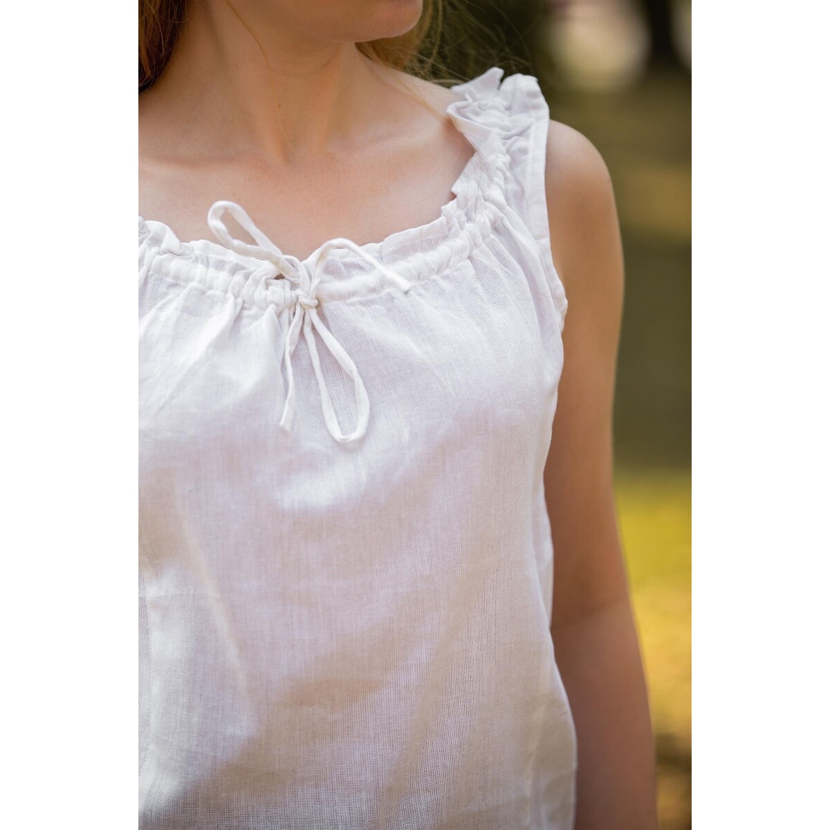 Średniowieczna letnia bluzka Adele bez rękawów biała