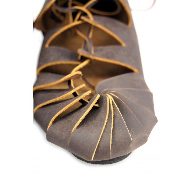 Scarpe medievali alla caviglia in pelle scamosciata nabuk marrone