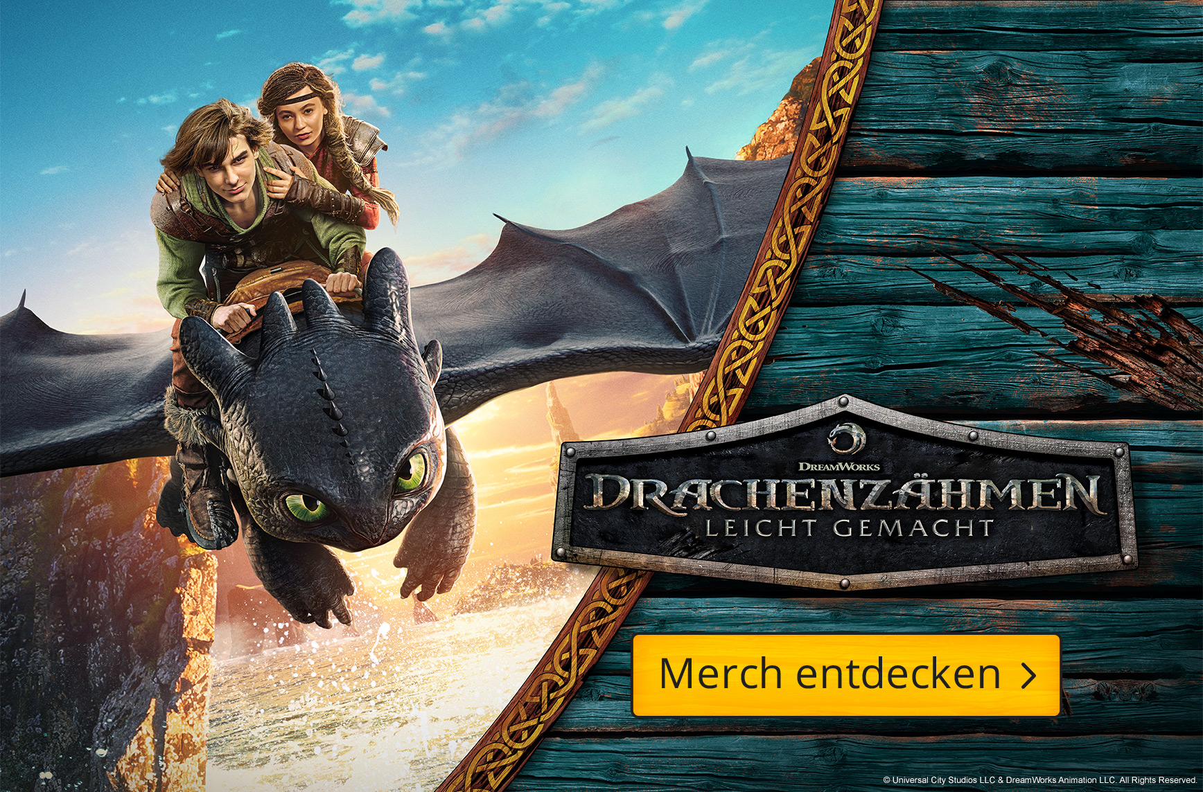 Hicks und Astrid reiten auf dem Drachen Ohnezahn über eine felsige Küste, darunter das Logo „Drachenzähmen leicht gemacht". Button: Merch entdecken. Elbenwald-Aktionsgrafik.