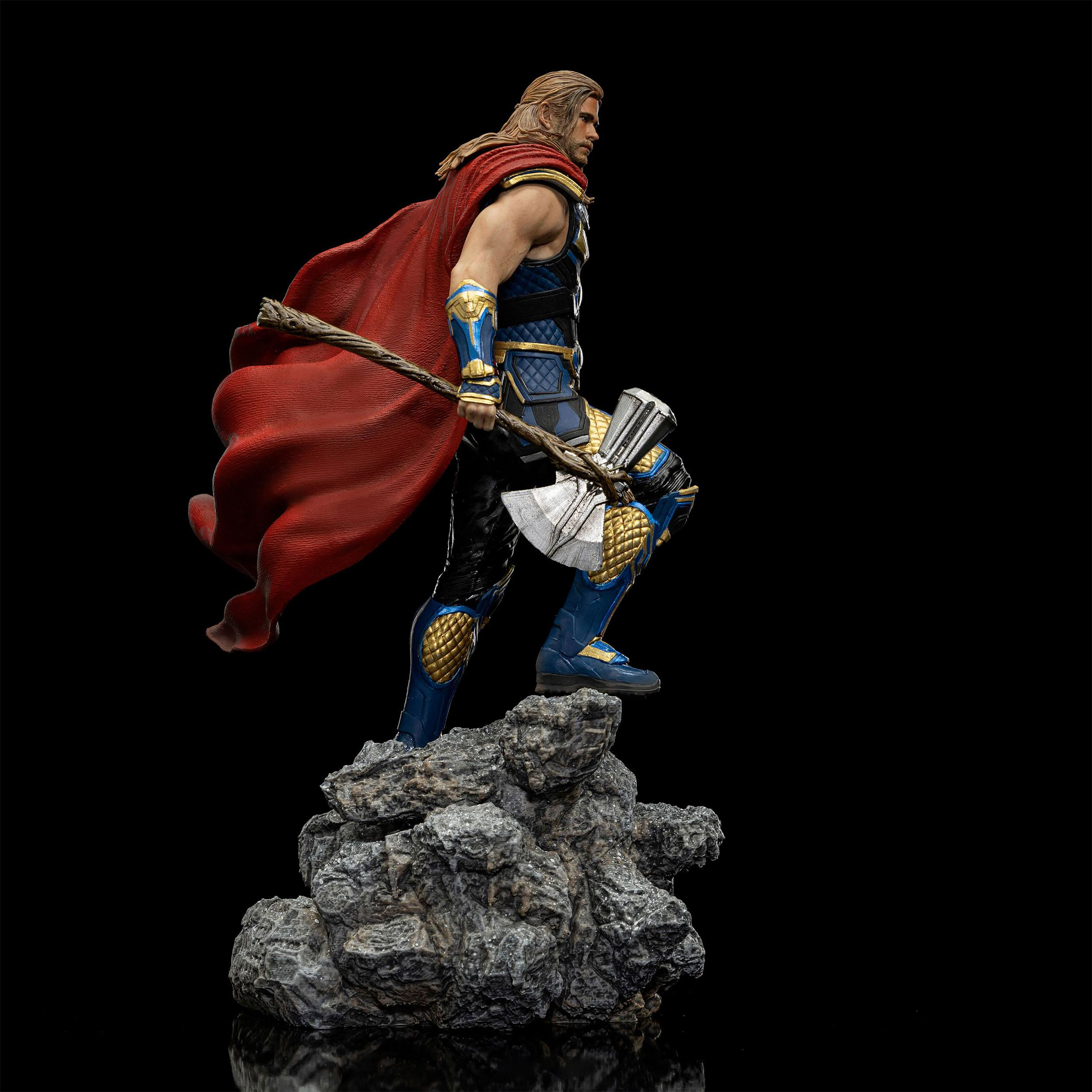 Thor - Love and Thunder - BDS Art Scale Deluxe Beeldje