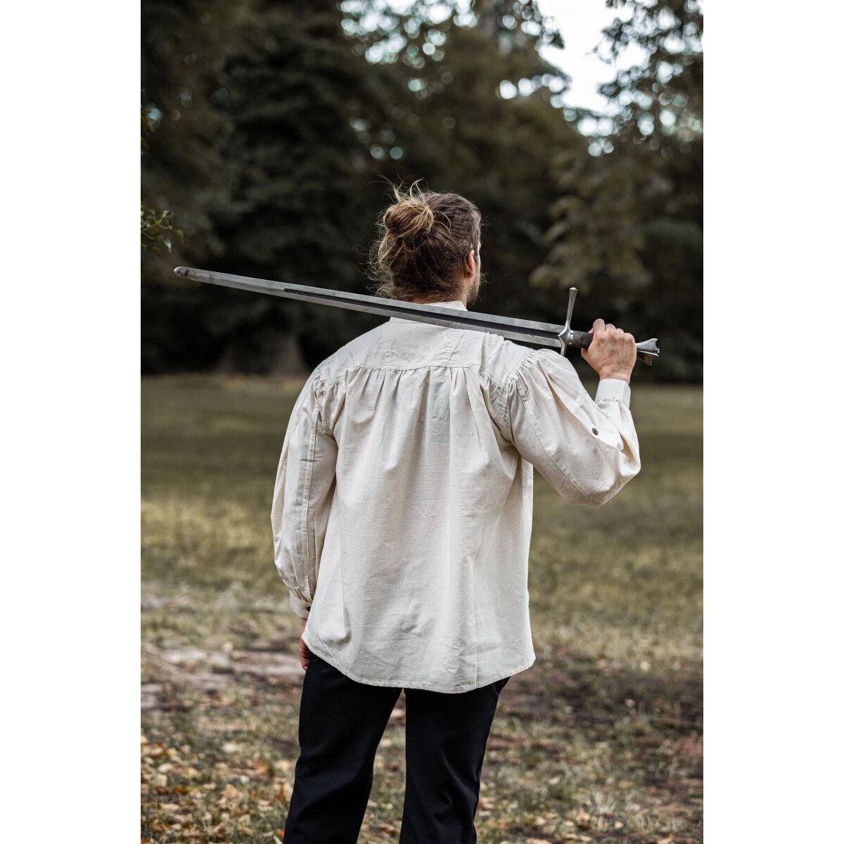 Camisa medieval con cuello alto y cordones Bruno beige