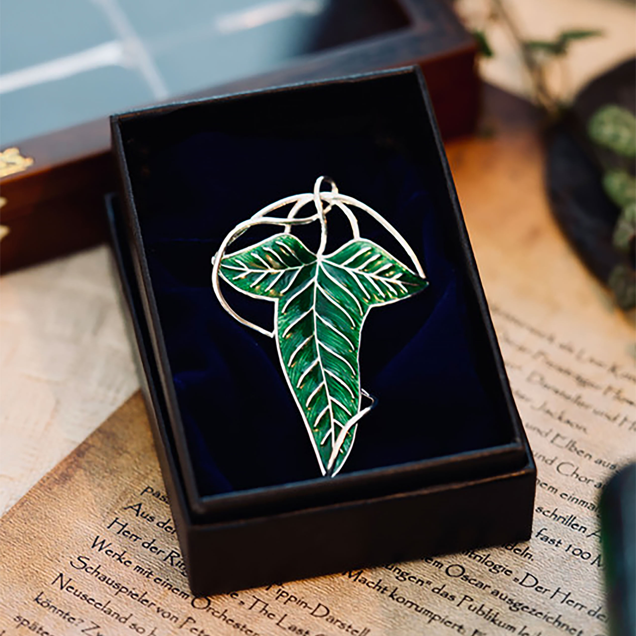 Lord of the Rings - Leaf Brooch Replica