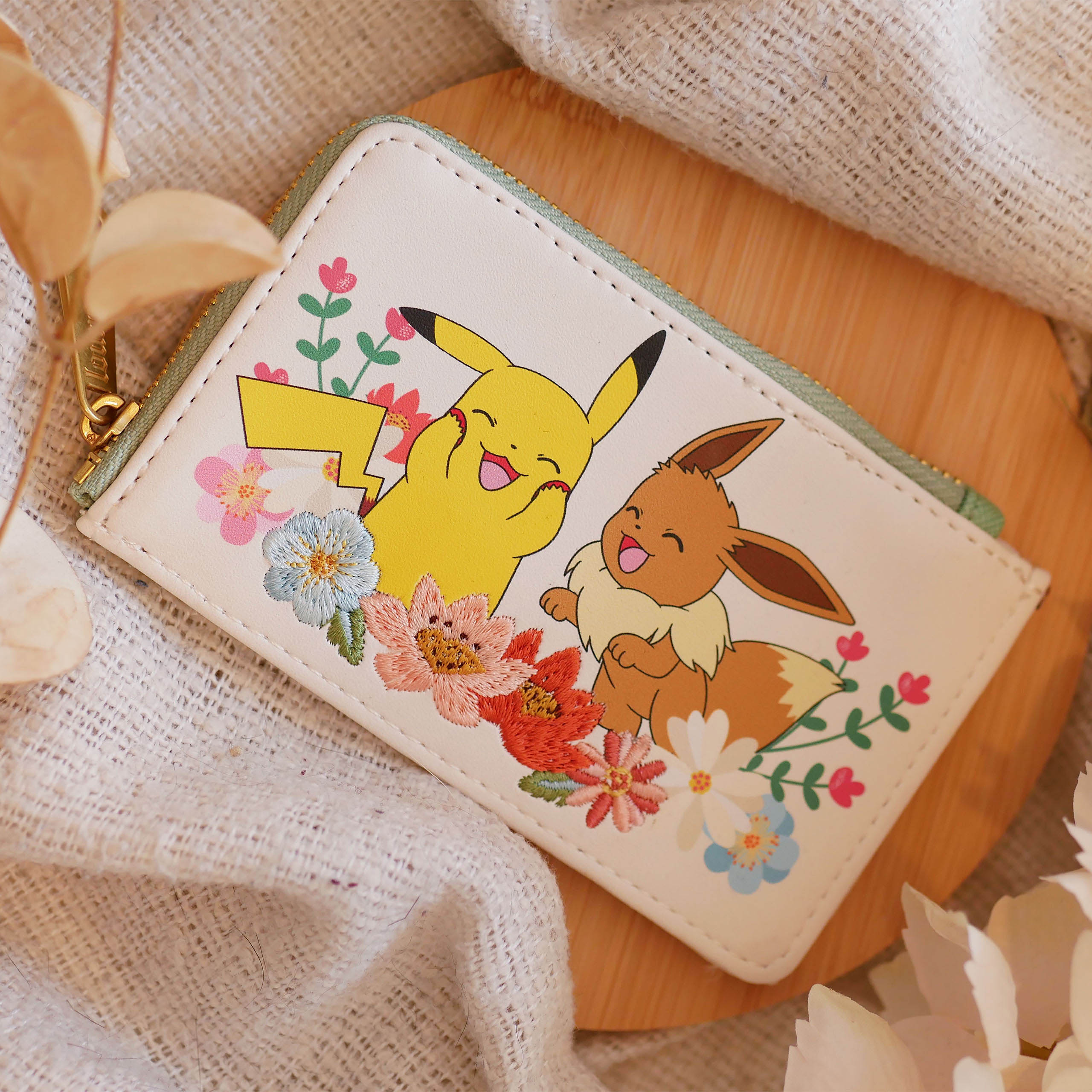Pokemon - Cartera Floral de Pikachu y Eevee
