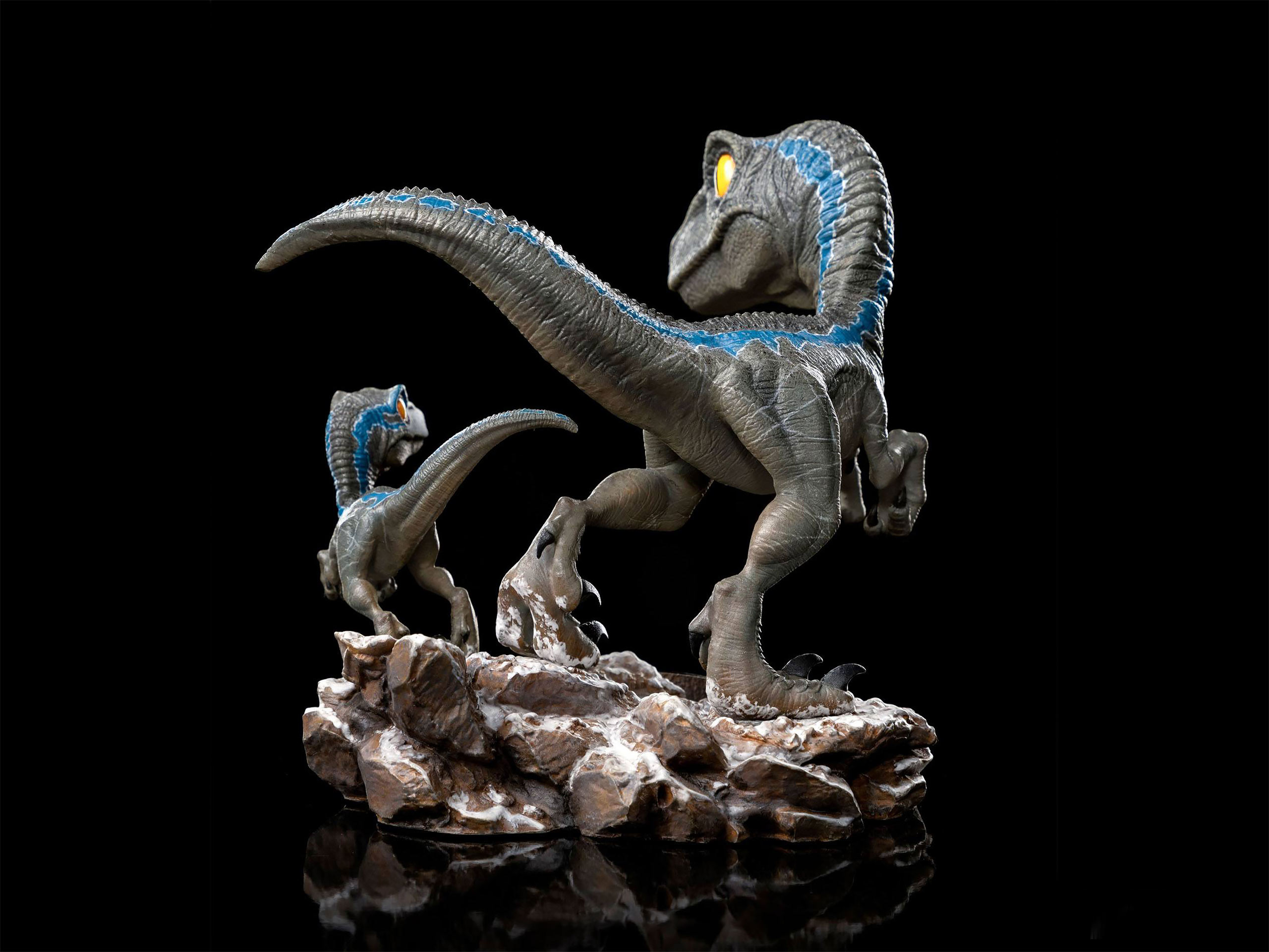Jurassic World - Blue and Beta Diorama Figure