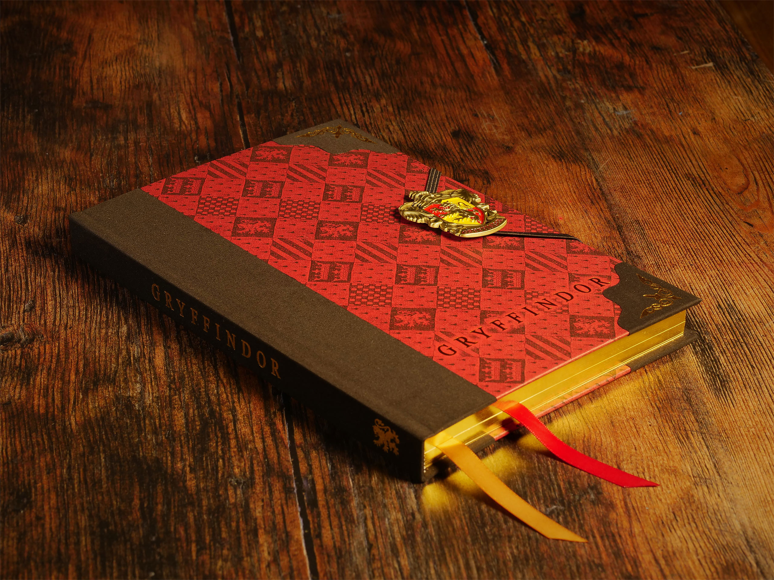 Harry Potter - Gryffindor Crest Deluxe Notebook