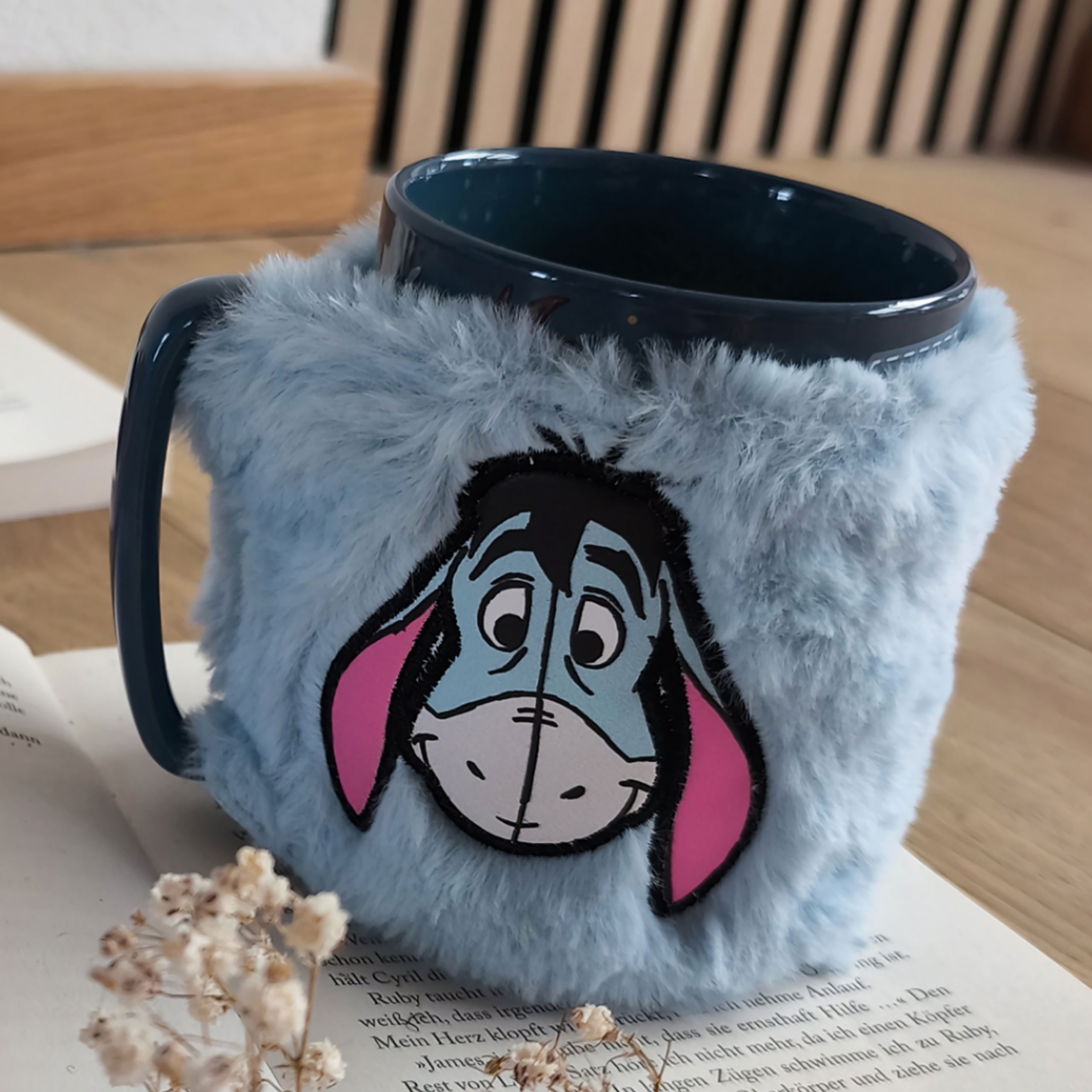 Winnie Puuh - I-Aah Tasse mit Plüschüberzug