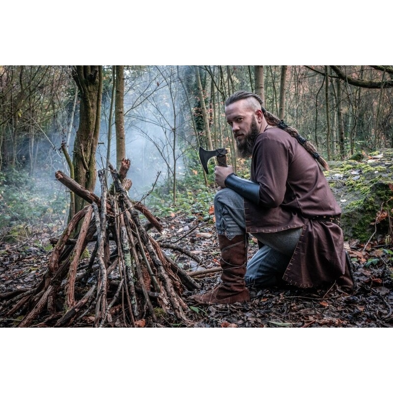 Stivali medievali in pelle scamosciata marrone scuro