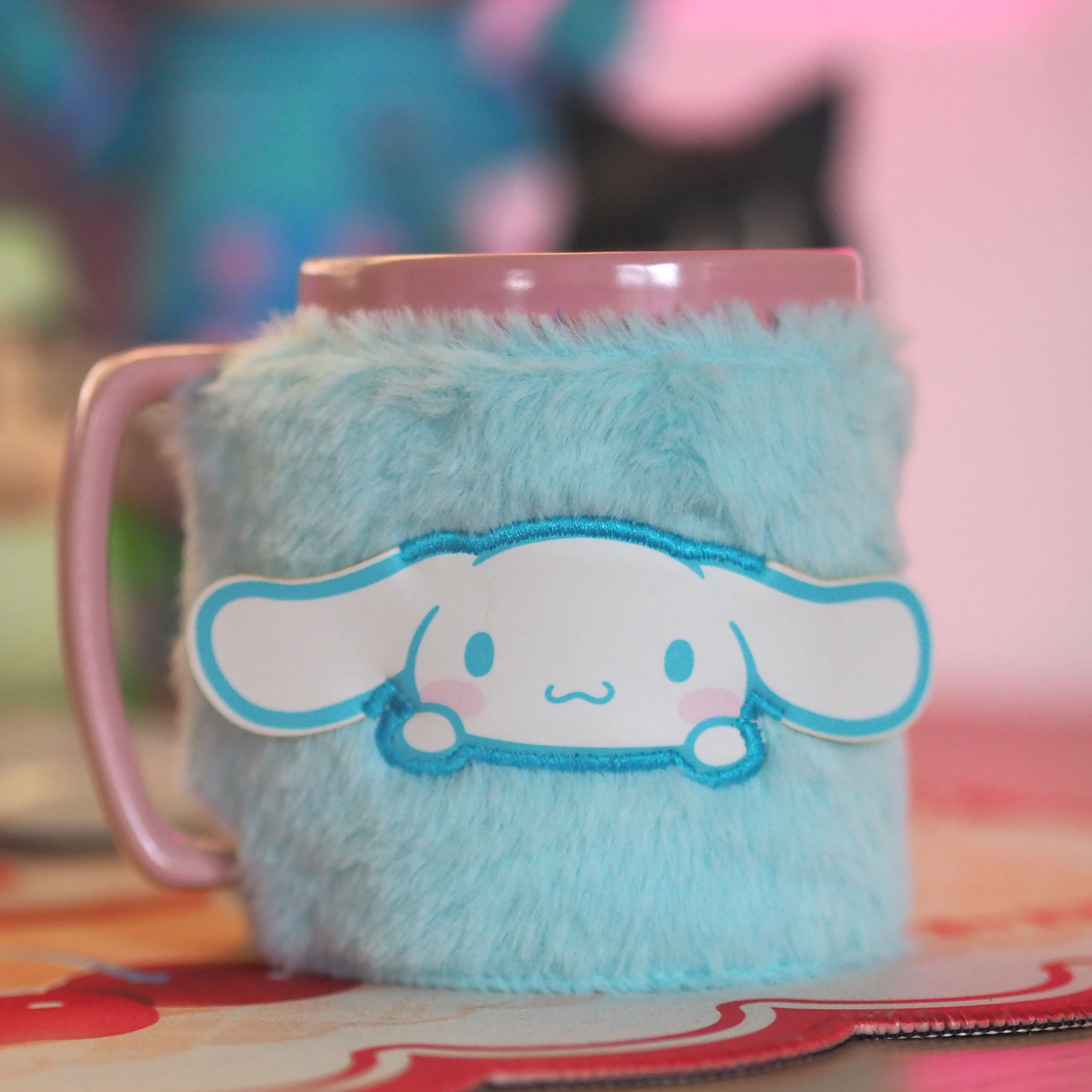 Hello Kitty - Mug Cinnamoroll avec housse en peluche