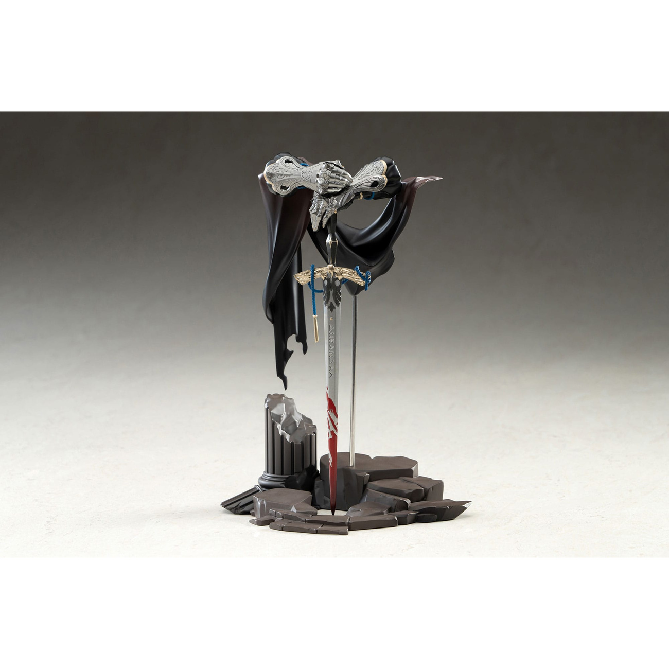 Reverse: 1999 Limepie Series PVC Statue Knight 17 cm