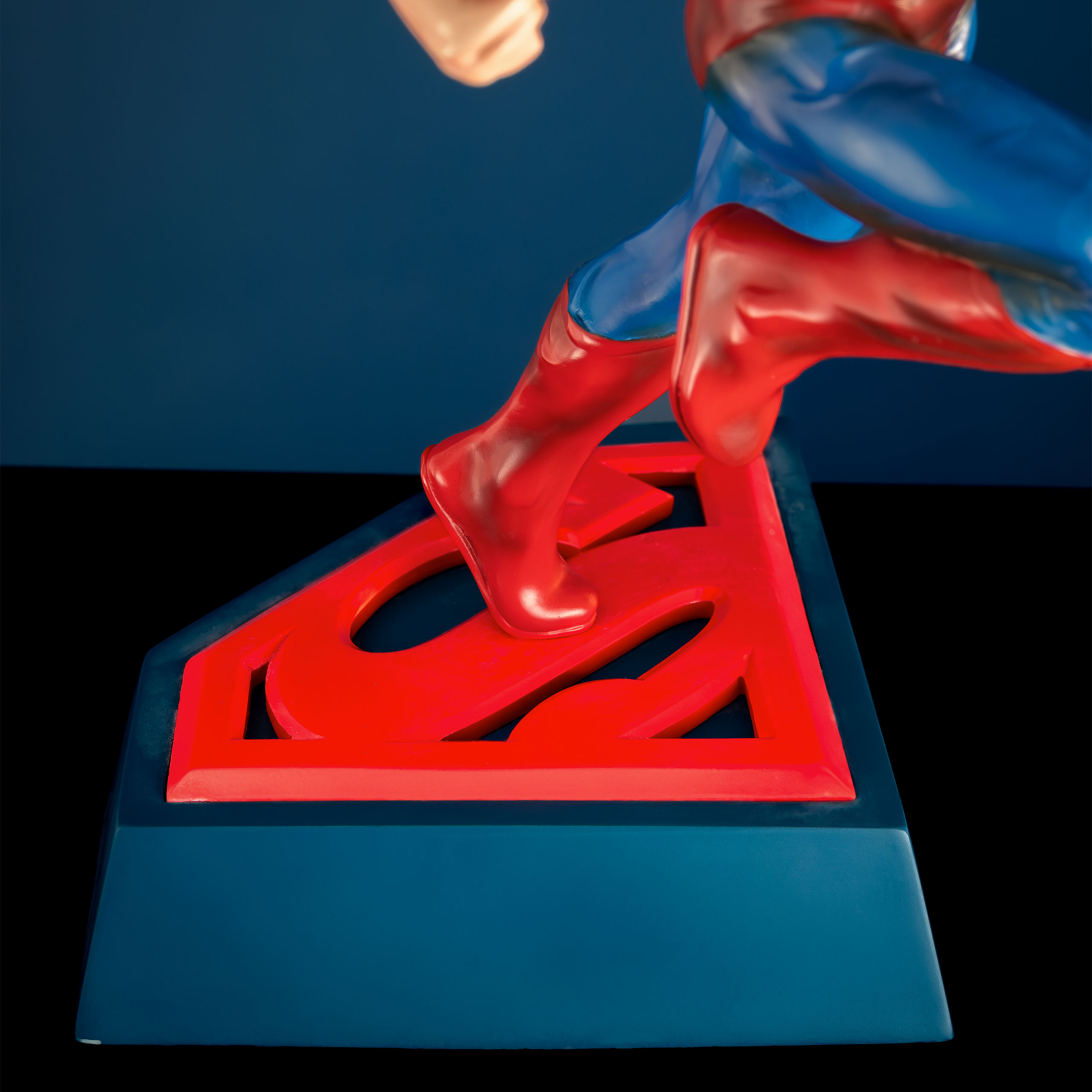 Statue de Superman en bande dessinée