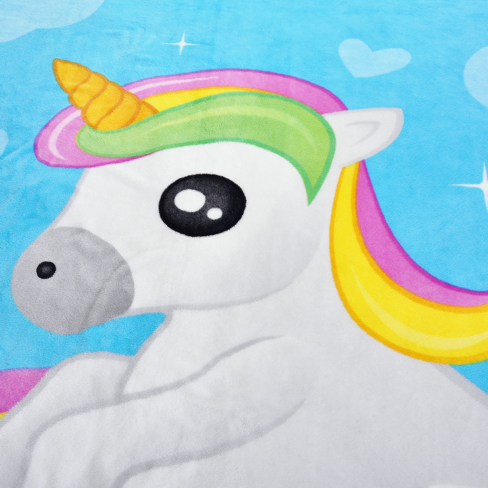 Fluffy blanket with unicorn