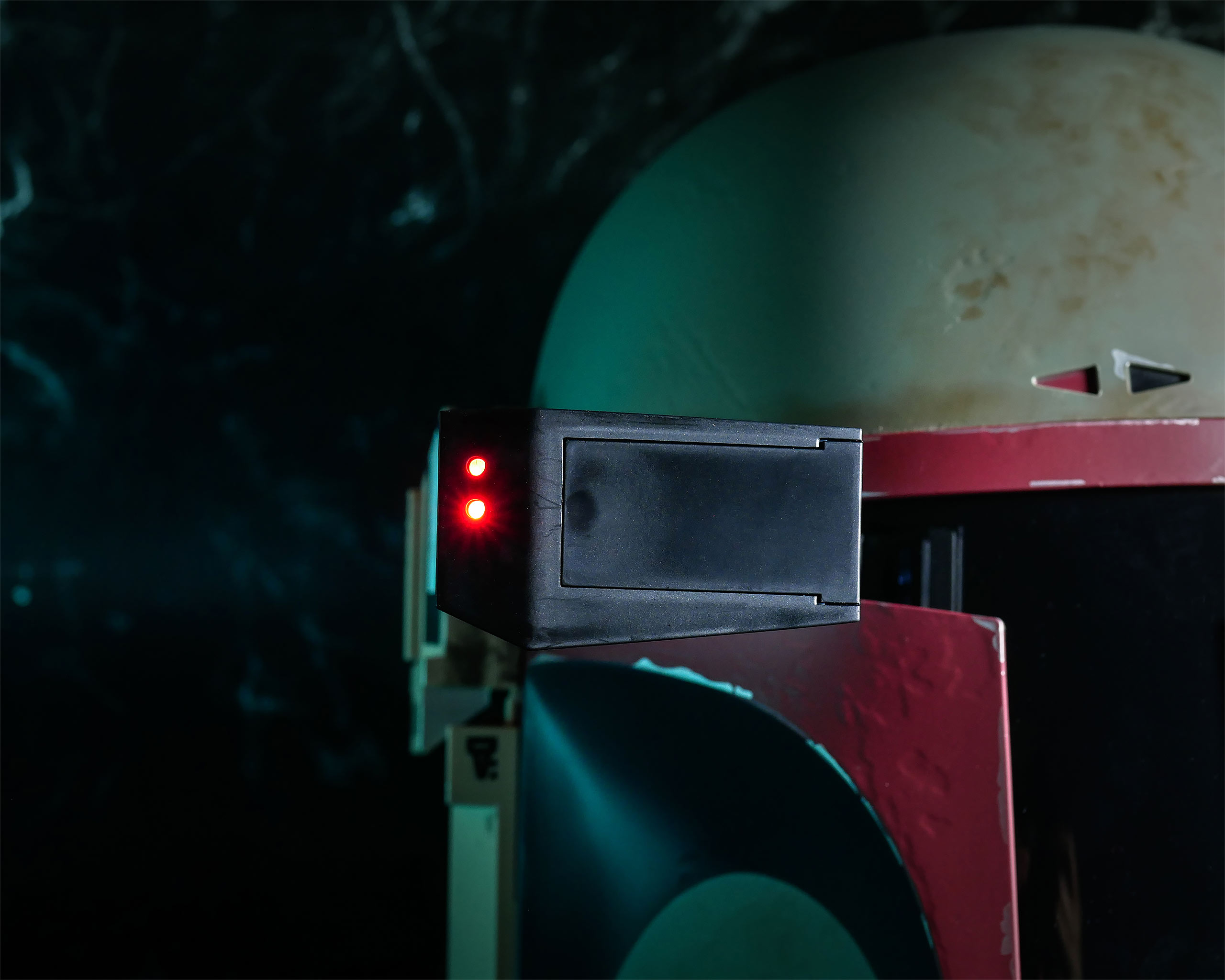 Réplique du casque premium Boba Fett Re-Armored avec effets lumineux - Star Wars